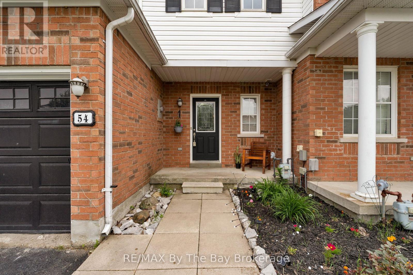 54 Mccann Lane, Essa, Ontario  L3W 0E4 - Photo 3 - N12210839