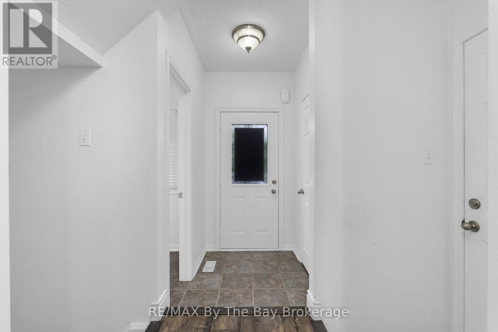 54 Mccann Lane, Essa, Ontario  L3W 0E4 - Photo 4 - N12210839