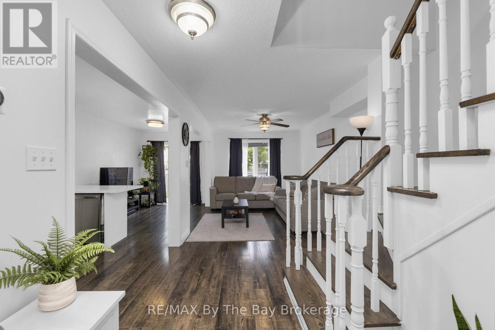 54 Mccann Lane, Essa, Ontario  L3W 0E4 - Photo 5 - N12210839