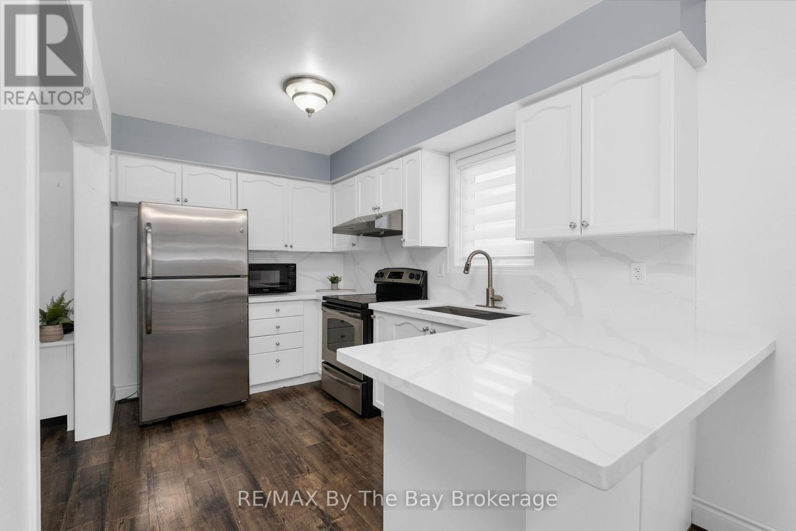 54 Mccann Lane, Essa, Ontario  L3W 0E4 - Photo 8 - N12210839