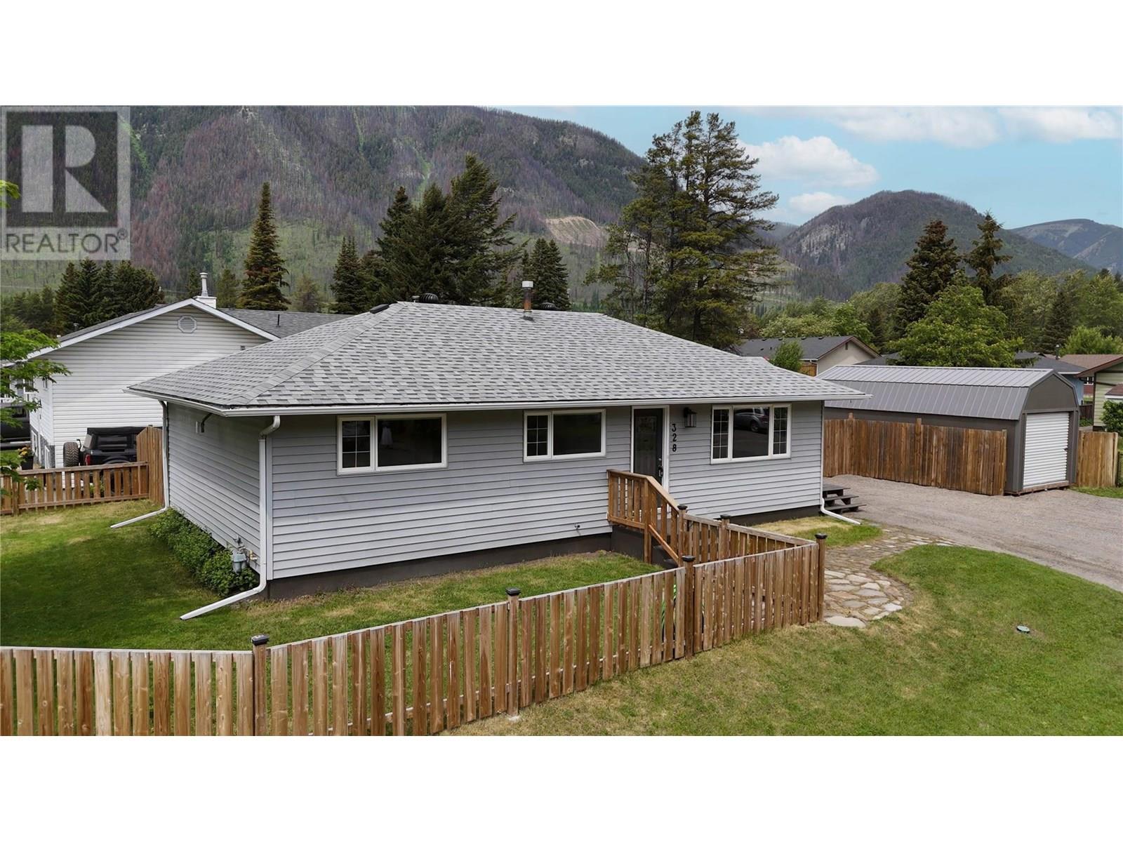 328 Pacific Yew Crescent, Sparwood, British Columbia  V0B 2G0 - Photo 2 - 10350531