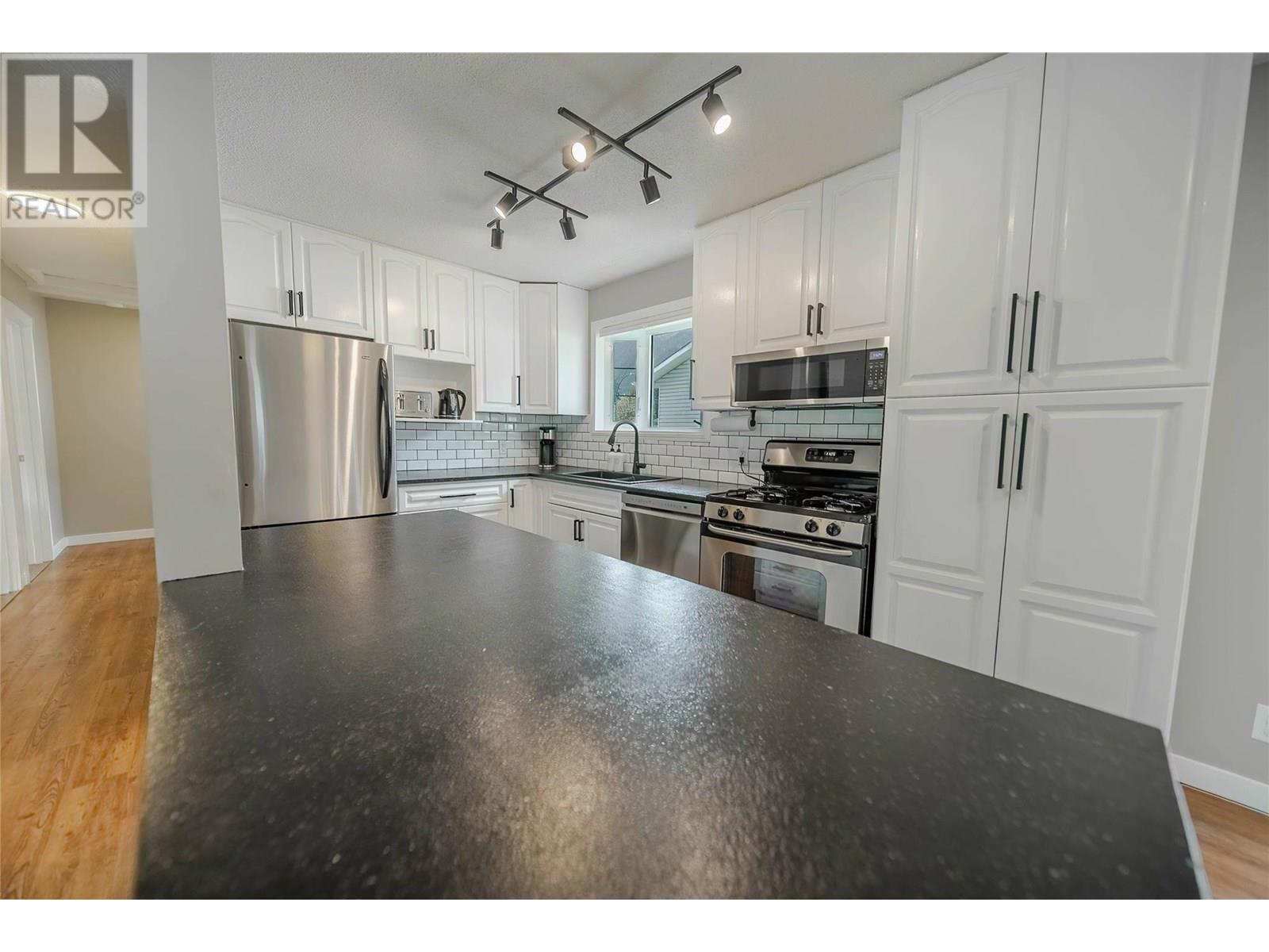 328 Pacific Yew Crescent, Sparwood, British Columbia  V0B 2G0 - Photo 8 - 10350531