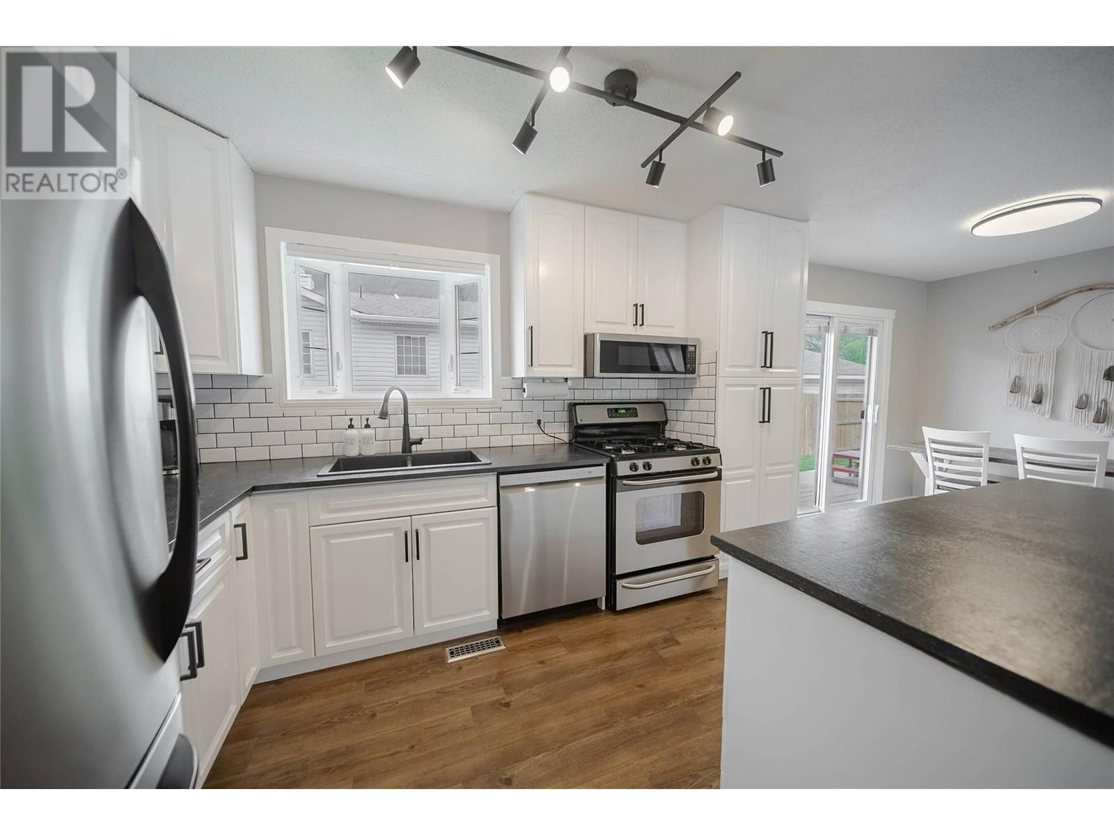 328 Pacific Yew Crescent, Sparwood, British Columbia  V0B 2G0 - Photo 9 - 10350531