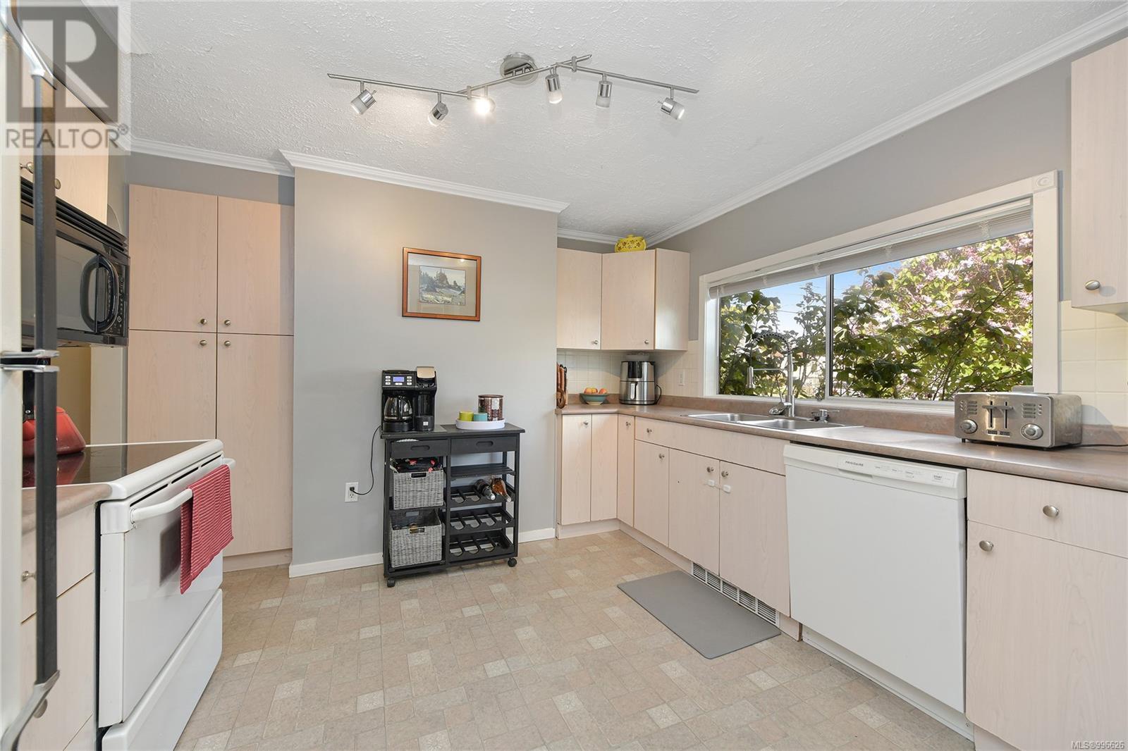 89 Regina Ave, Saanich, British Columbia  V8Z 1J2 - Photo 8 - 996626