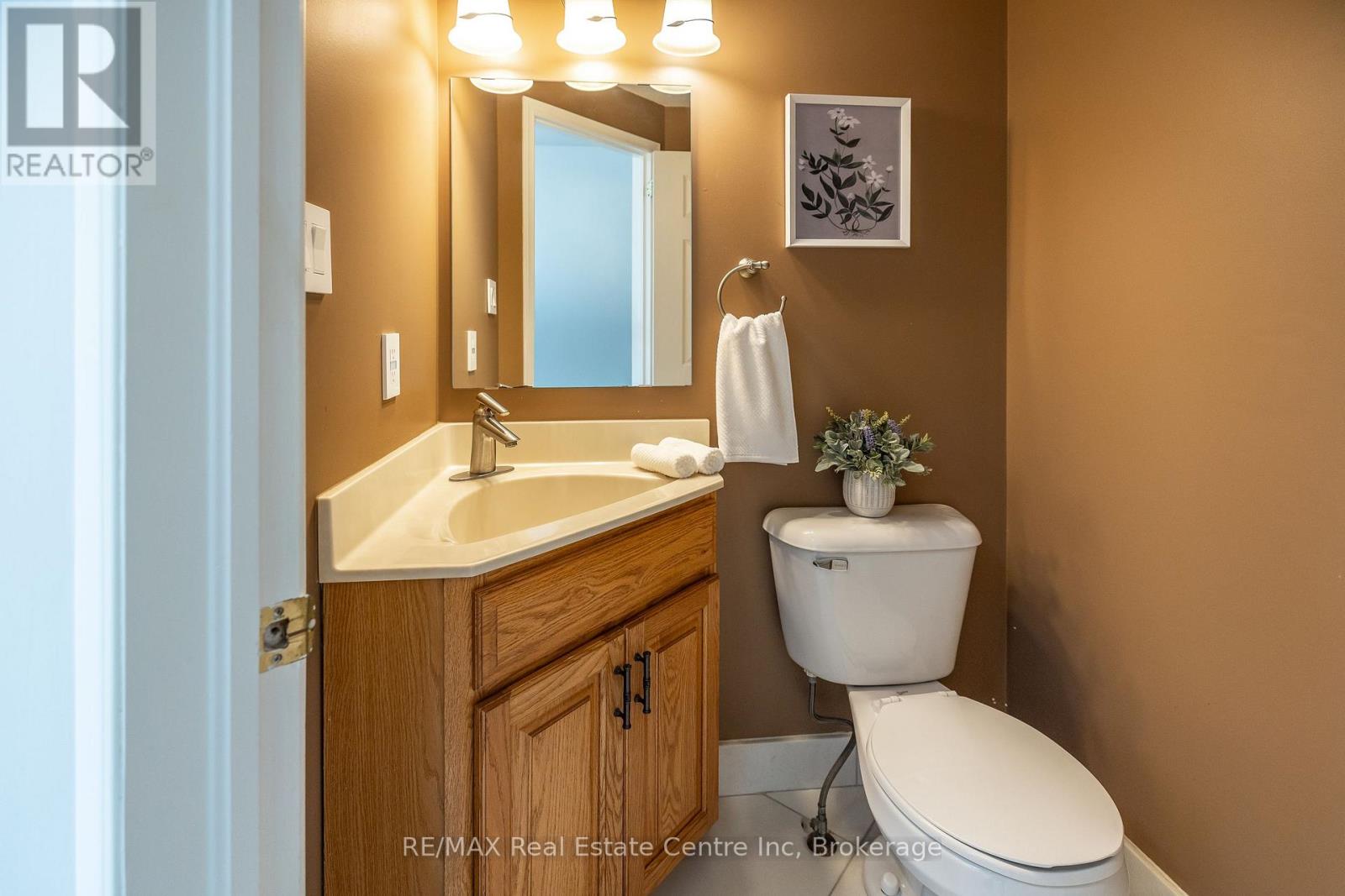 6 Kearney Street, Guelph, Ontario  N1E 7H2 - Photo 6 - X12210807