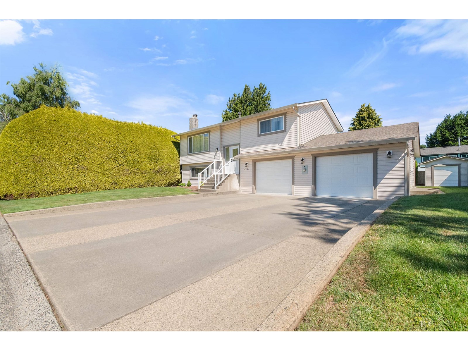 45181 Redwood Avenue, Sardis South, Chilliwack, British Columbia  V2R 1W2 - Photo 2 - R3013512