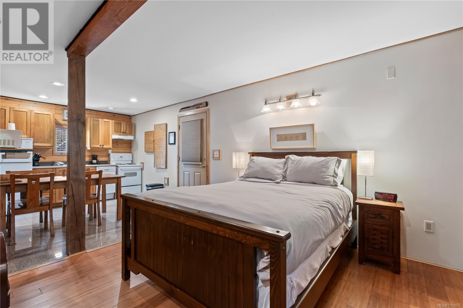 277 Boardwalk Blvd, Ucluelet, British Columbia  V0R 3A0 - Photo 4 - 1002937