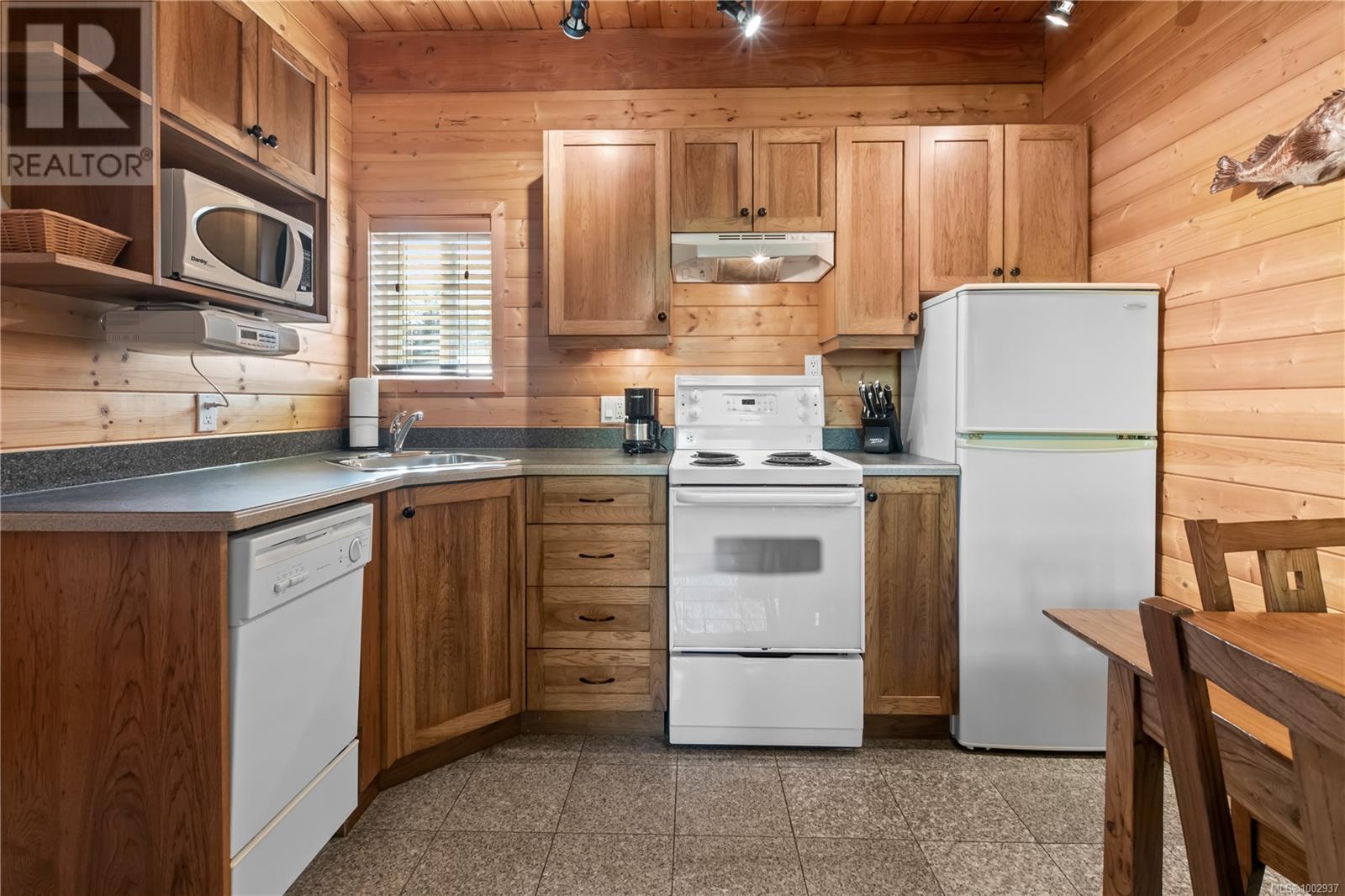 277 Boardwalk Blvd, Ucluelet, British Columbia  V0R 3A0 - Photo 40 - 1002937