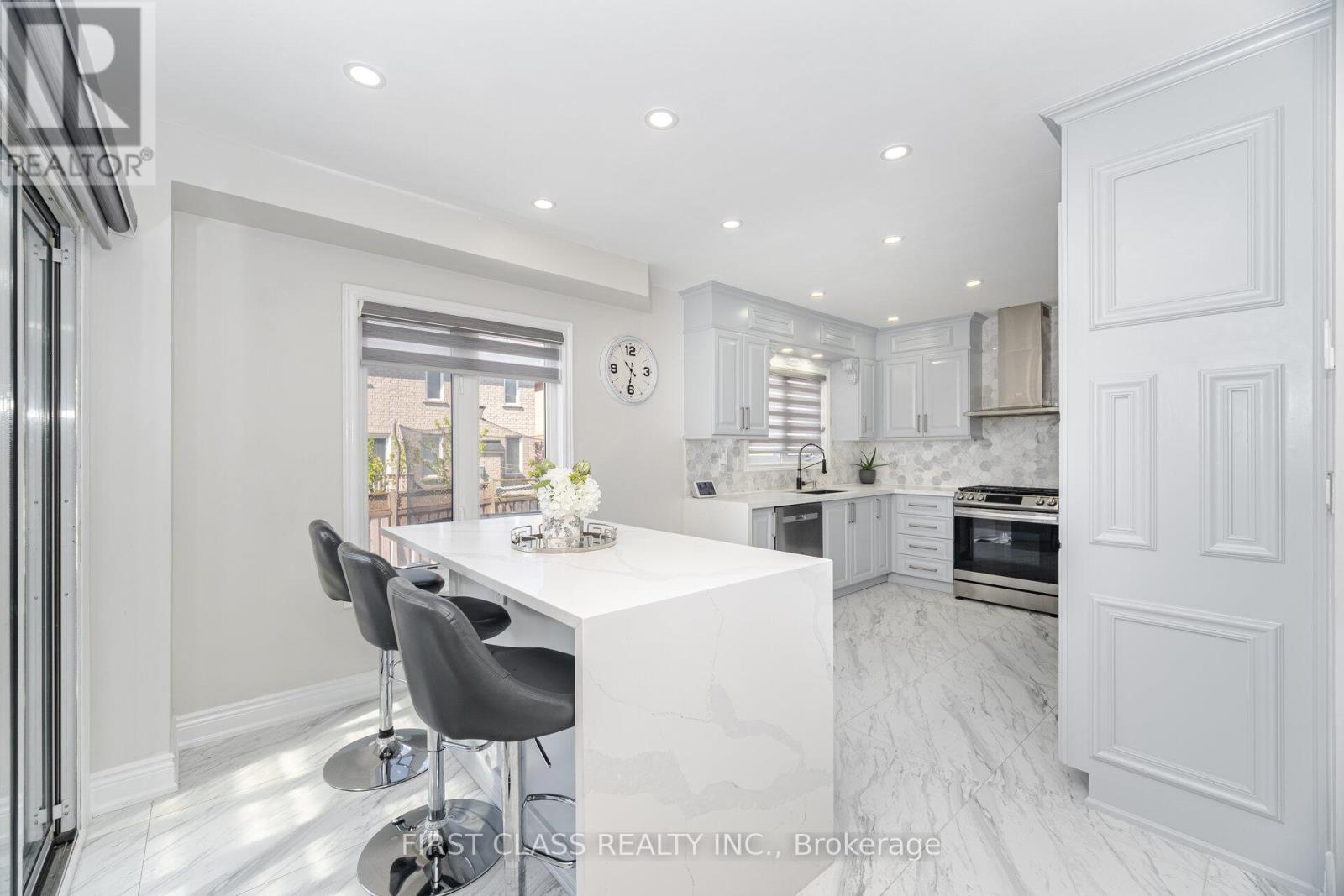 74 Long Meadow Drive, Brampton (Bram East), Ontario  L6P 2A1 - Photo 15 - W12210663