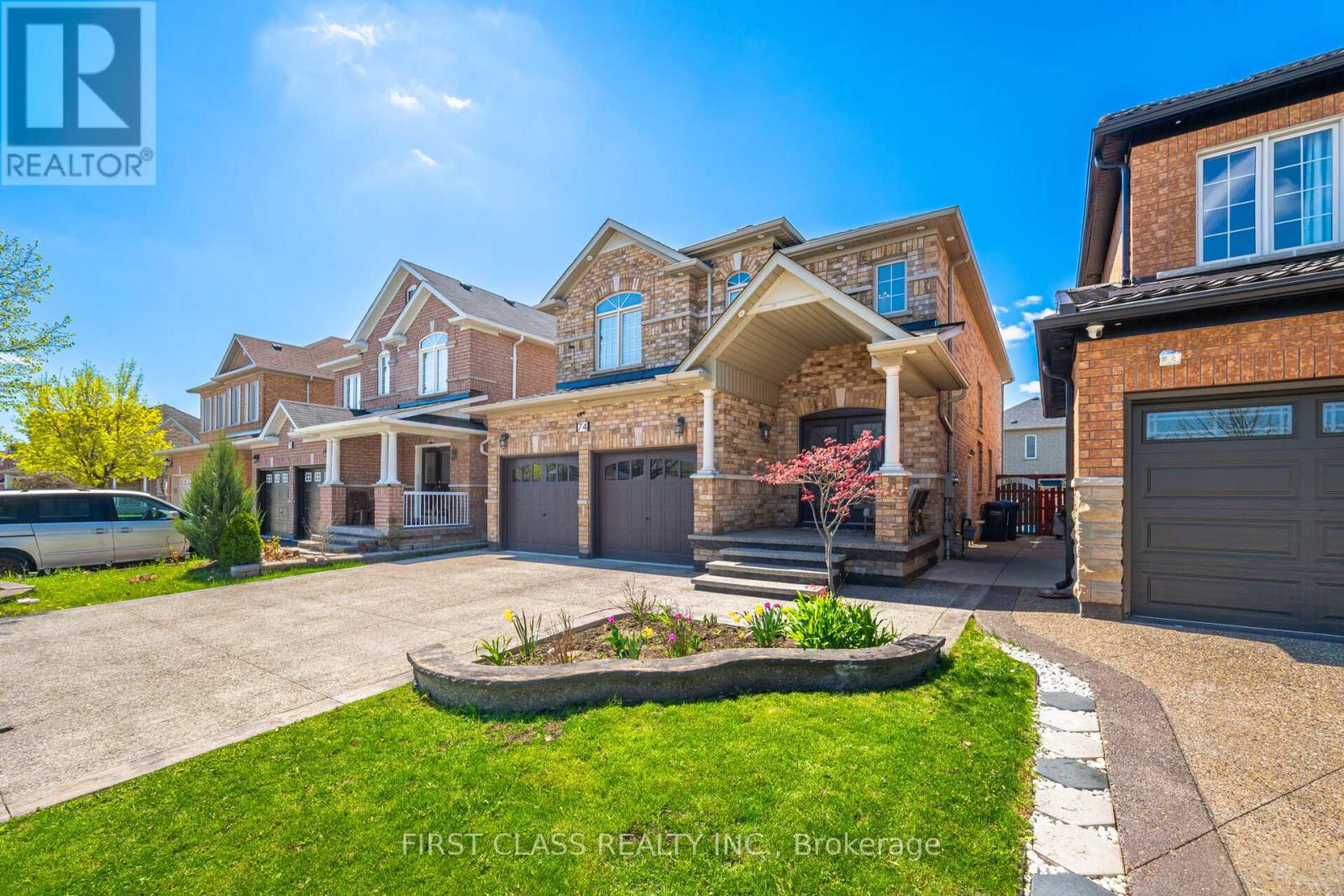 74 Long Meadow Drive, Brampton (Bram East), Ontario  L6P 2A1 - Photo 3 - W12210663