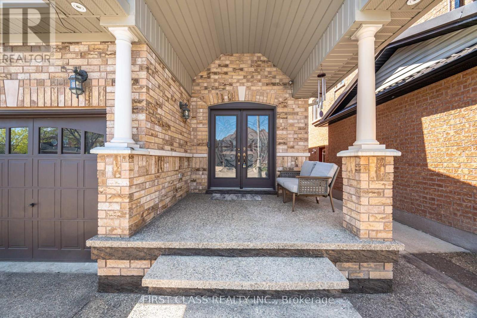74 Long Meadow Drive, Brampton (Bram East), Ontario  L6P 2A1 - Photo 4 - W12210663