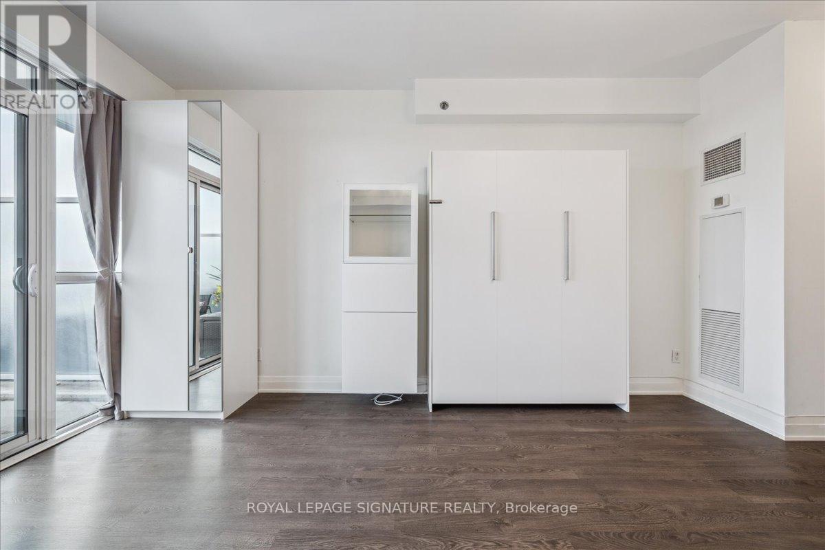 412 - 55 Speers Road, Oakville (Qe Queen Elizabeth), Ontario  L6K 0H9 - Photo 8 - W12210694