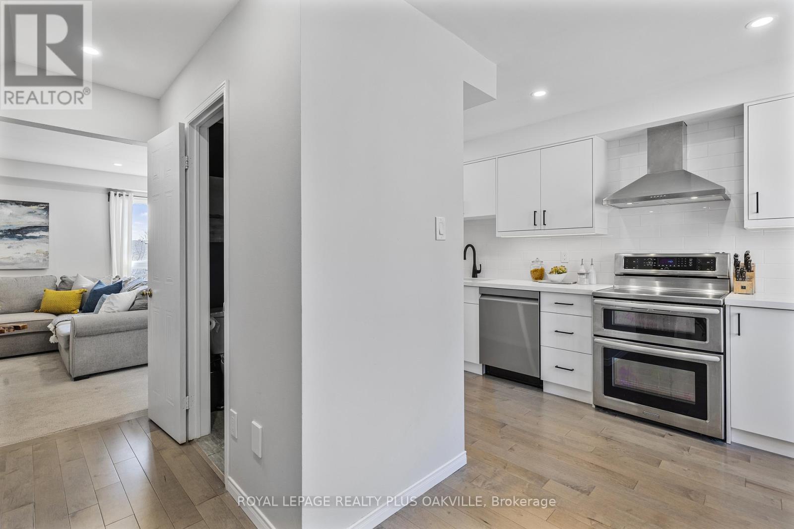 34 - 2272 Mowat Avenue, Oakville (Ro River Oaks), Ontario  L6H 5L8 - Photo 11 - W12210704