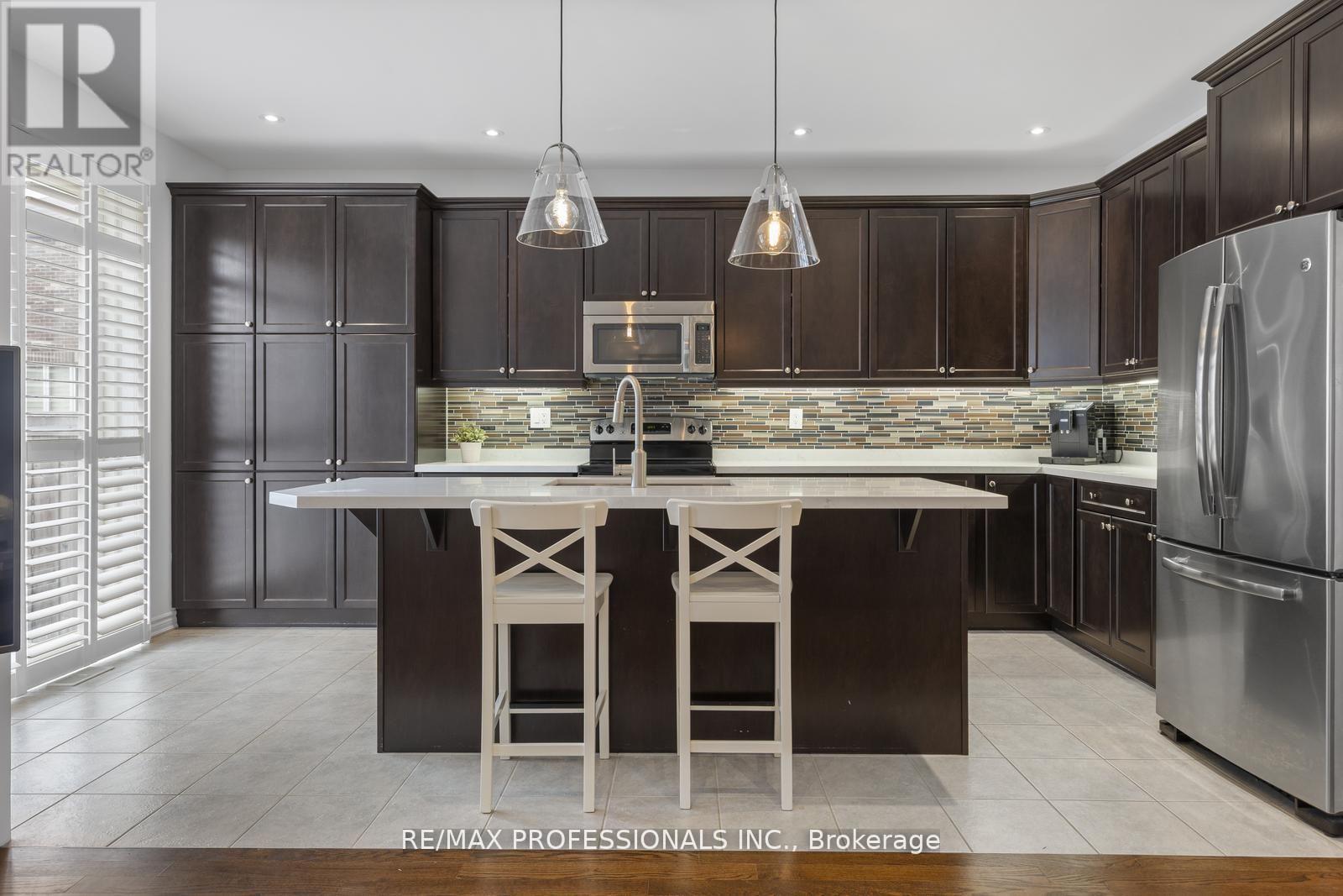 400 Clarkson Gate, Milton (Fo Ford), Ontario  L9E 0B8 - Photo 10 - W12210707