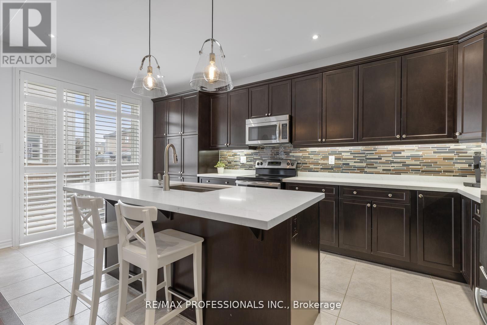400 Clarkson Gate, Milton (Fo Ford), Ontario  L9E 0B8 - Photo 14 - W12210707