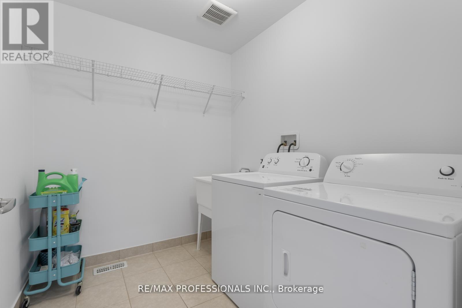400 Clarkson Gate, Milton (Fo Ford), Ontario  L9E 0B8 - Photo 25 - W12210707