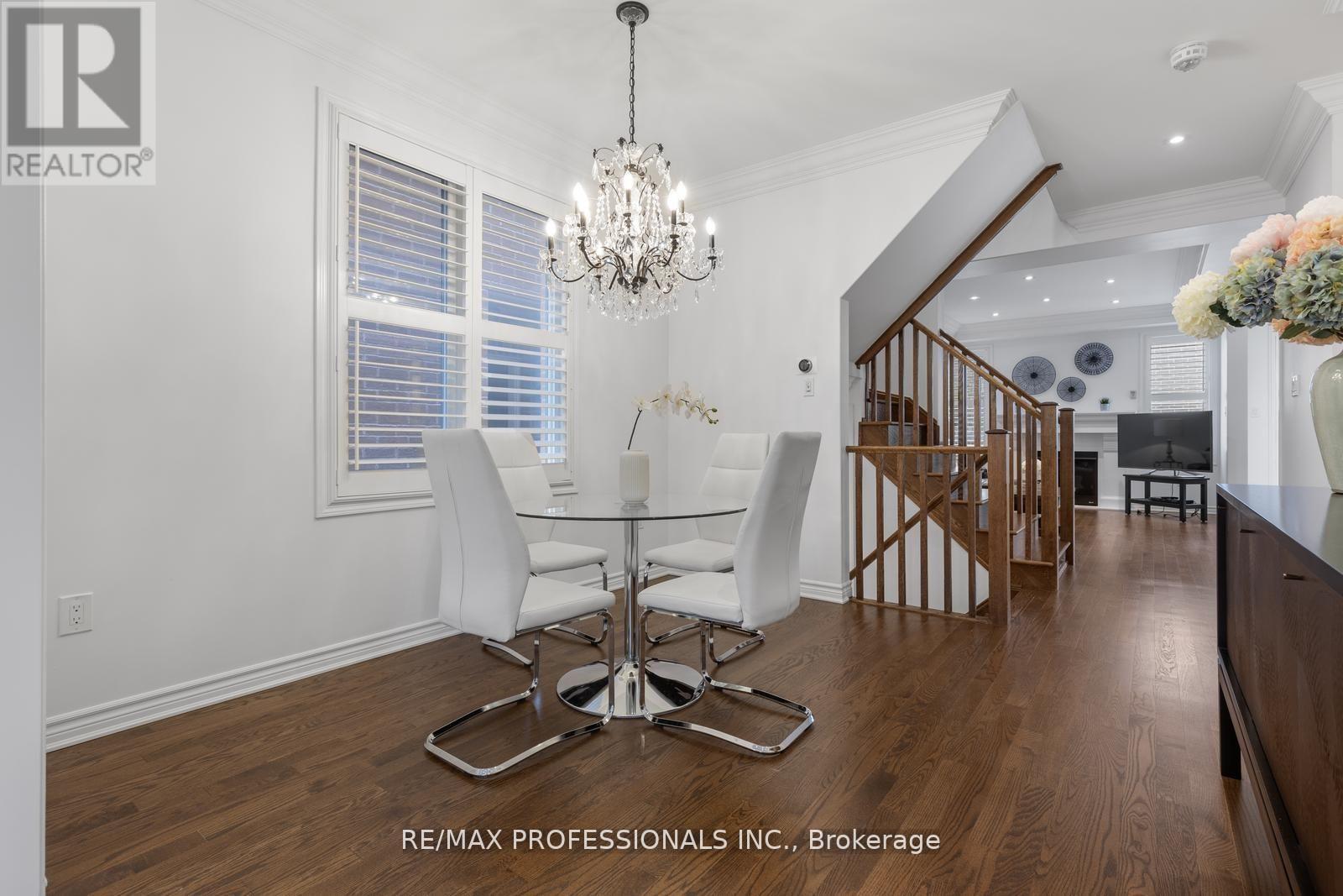 400 Clarkson Gate, Milton (Fo Ford), Ontario  L9E 0B8 - Photo 3 - W12210707