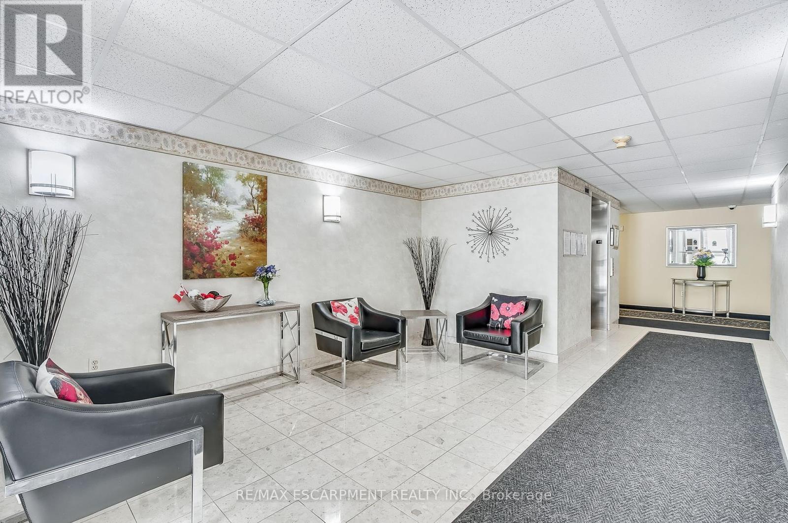 A405 - 216 Plains Road W, Burlington (Bayview), Ontario  L7T 2C3 - Photo 3 - W12210713