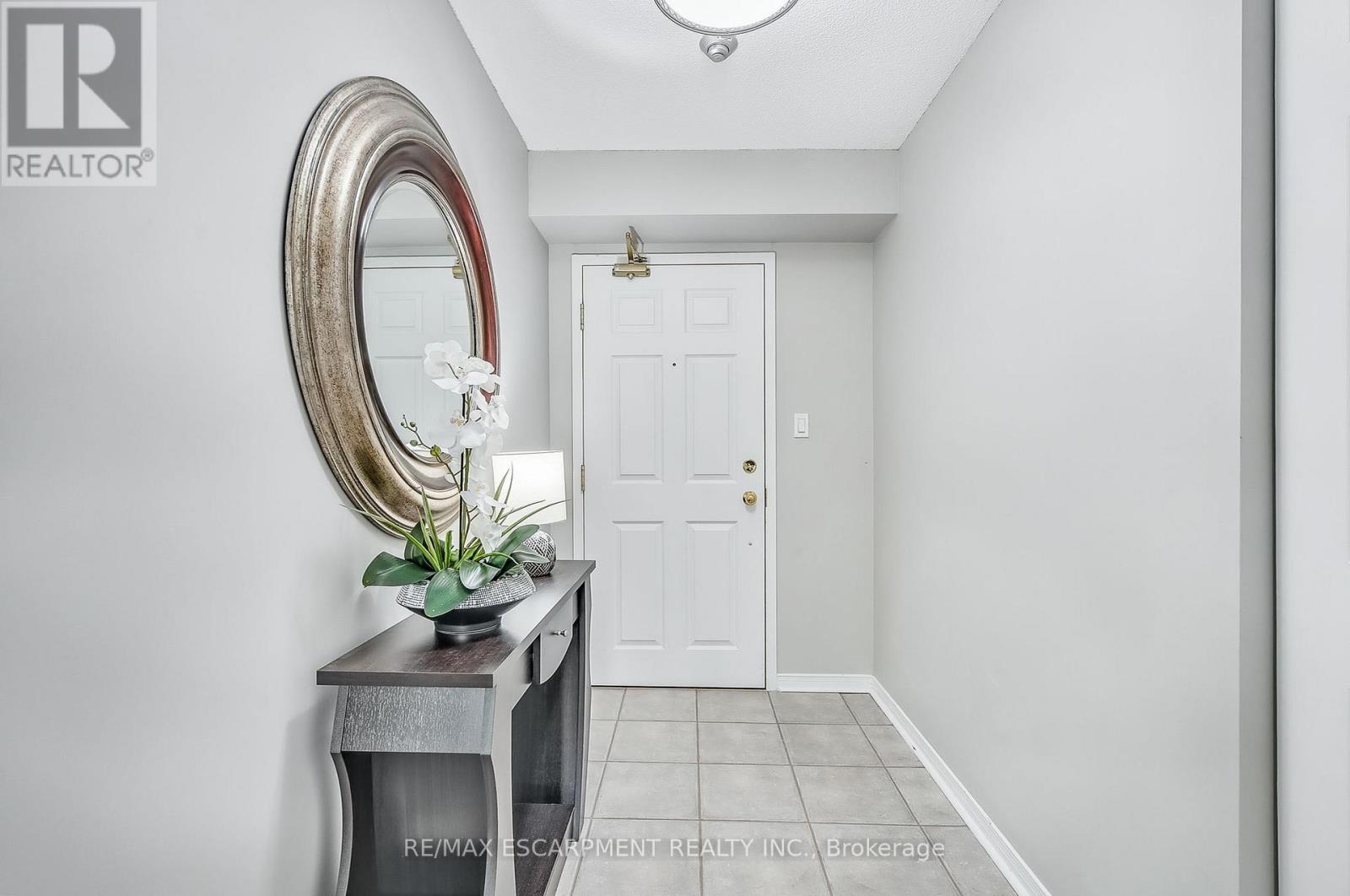 A405 - 216 Plains Road W, Burlington (Bayview), Ontario  L7T 2C3 - Photo 4 - W12210713