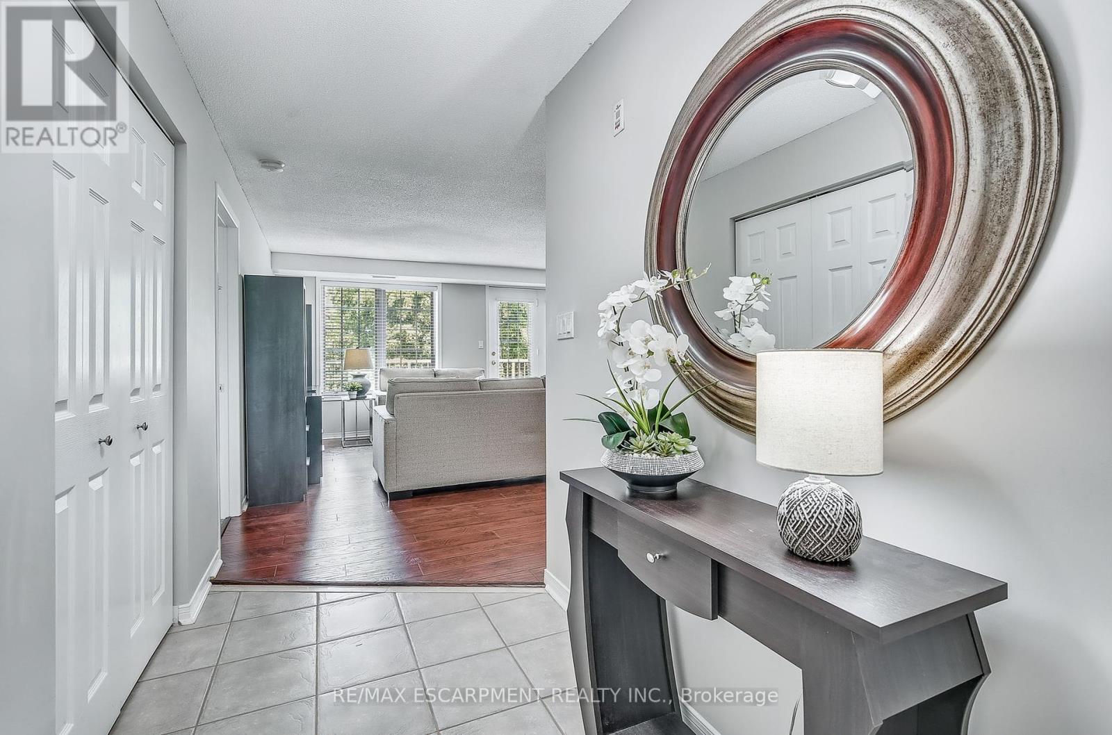 A405 - 216 Plains Road W, Burlington (Bayview), Ontario  L7T 2C3 - Photo 5 - W12210713