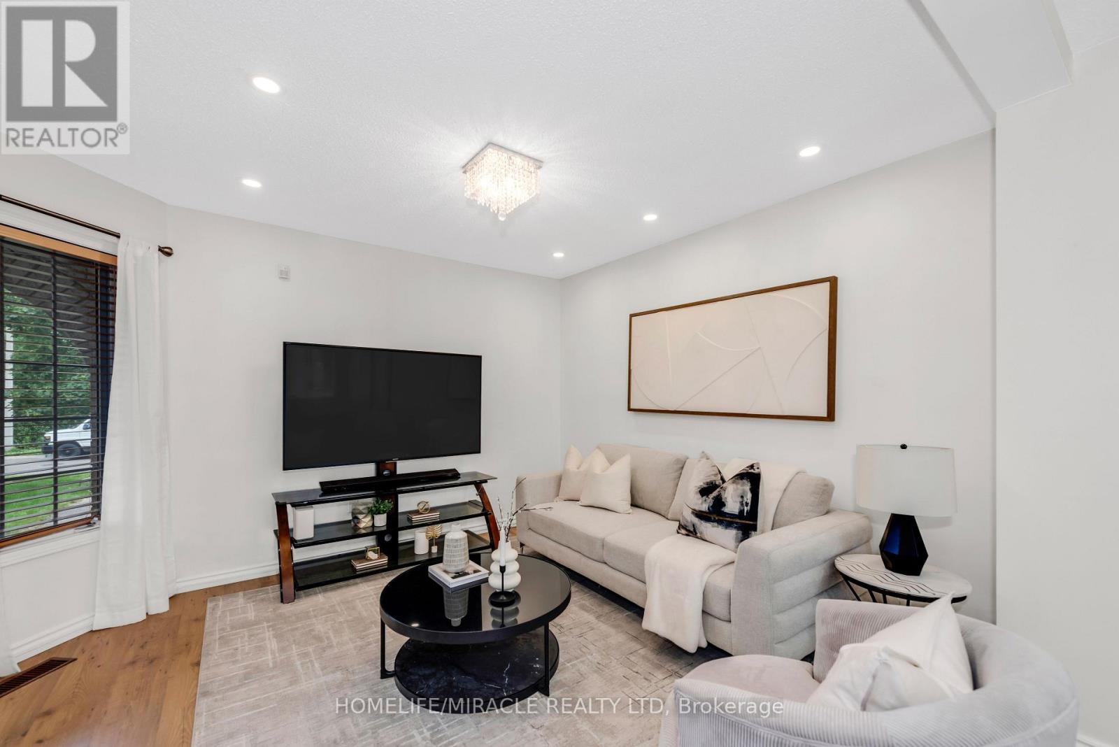 68 Carrie Crescent, Brampton, Ontario  L6Y 4Y6 - Photo 8 - W12210729