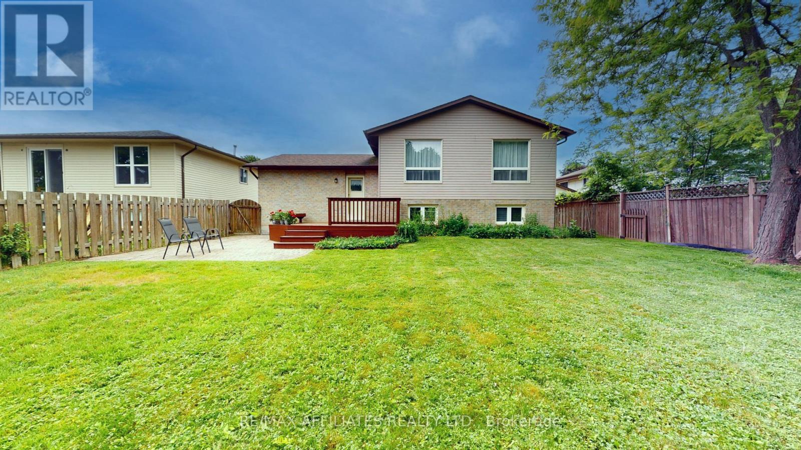 57 Cambridge Crescent, Brockville, Ontario  K6V 6L7 - Photo 2 - X12210801