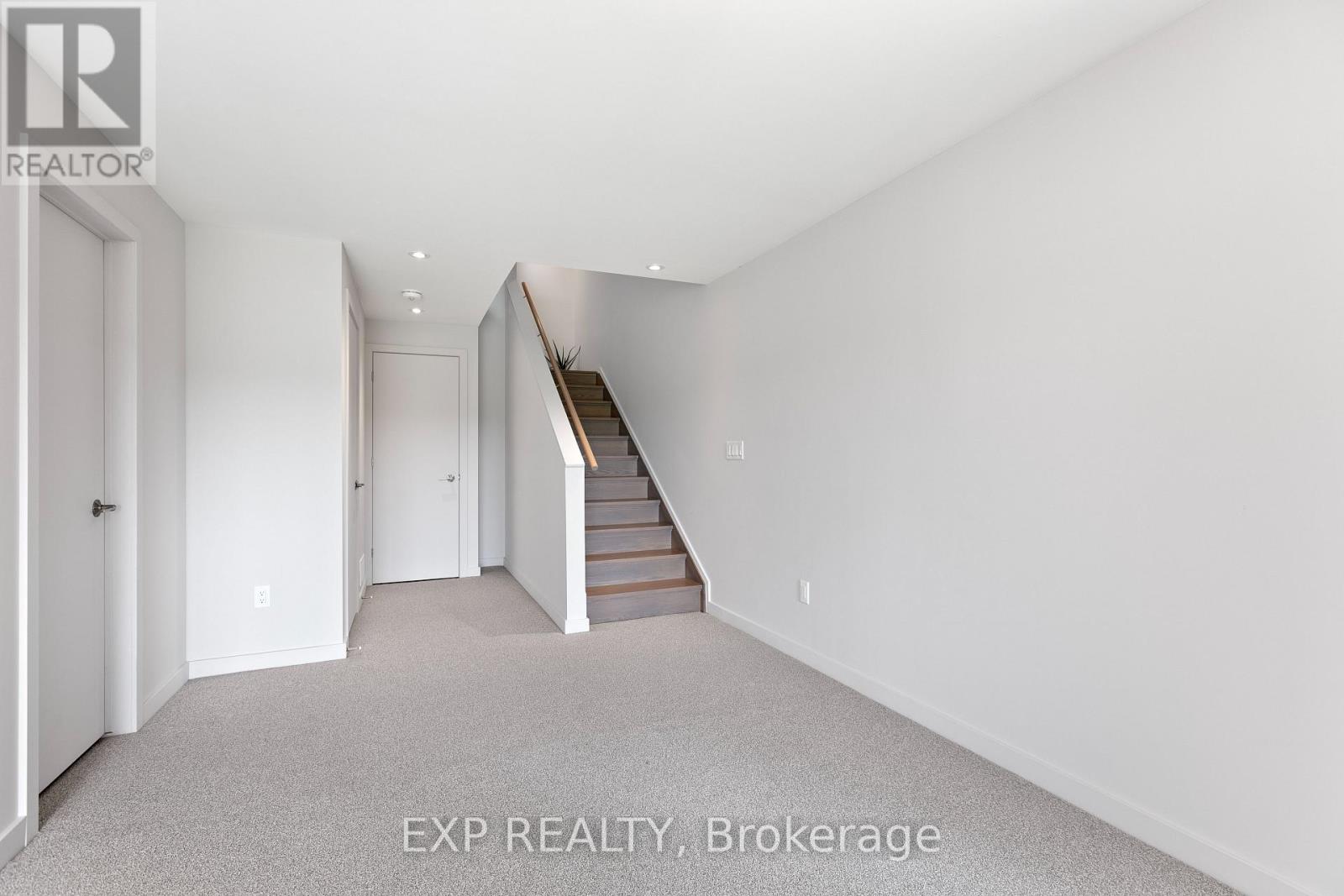 244 Shuttleworth Drive, Ottawa, Ontario  K1T 0T4 - Photo 41 - X12210882