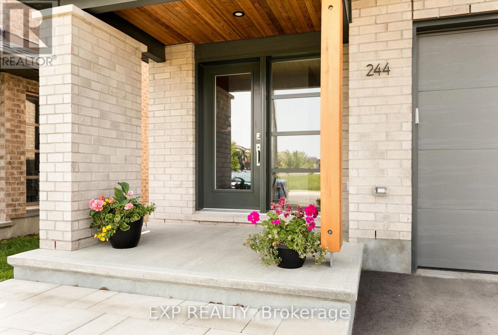 244 Shuttleworth Drive, Ottawa, Ontario  K1T 0T4 - Photo 7 - X12210882
