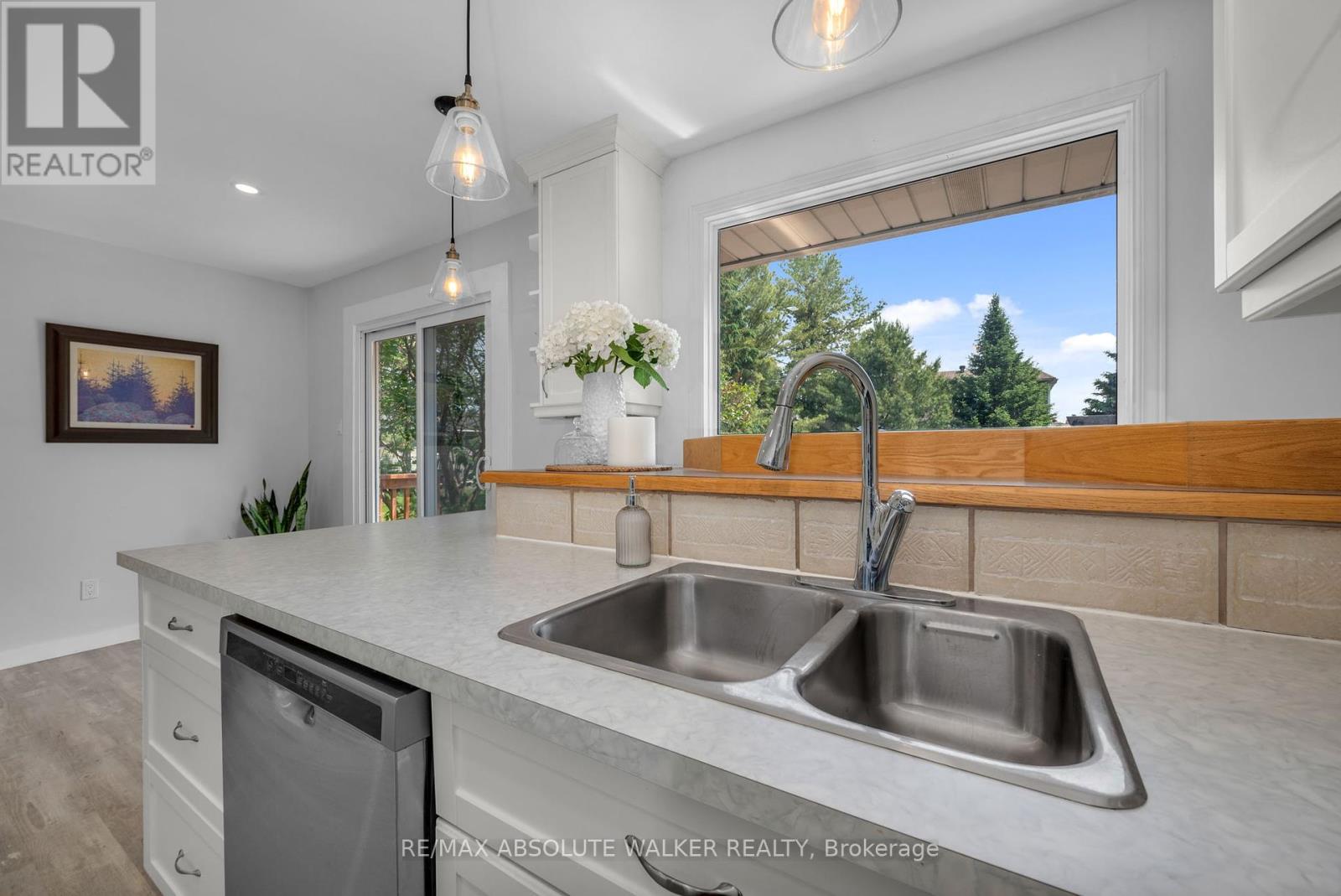 21 Trillium Crescent, Russell, Ontario  K4R 1B1 - Photo 11 - X12210902