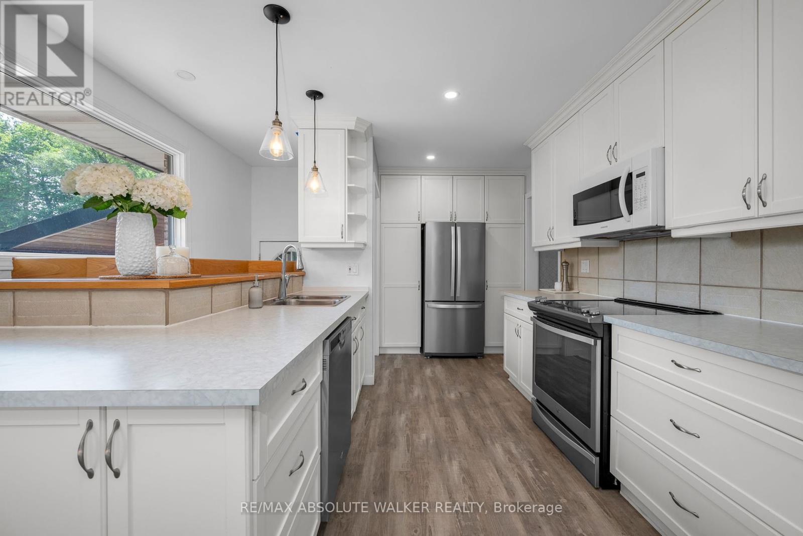 21 Trillium Crescent, Russell, Ontario  K4R 1B1 - Photo 14 - X12210902