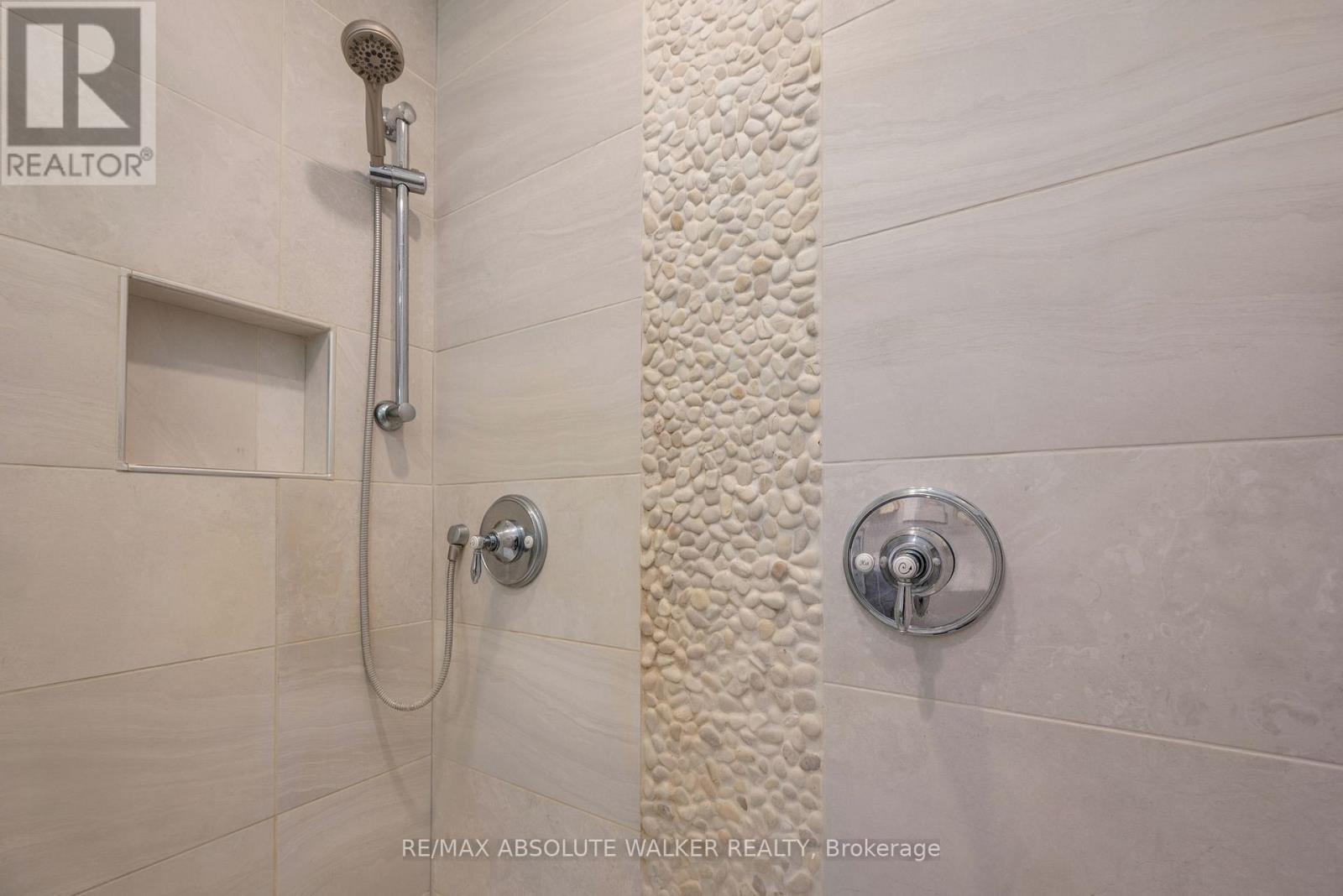 21 Trillium Crescent, Russell, Ontario  K4R 1B1 - Photo 20 - X12210902