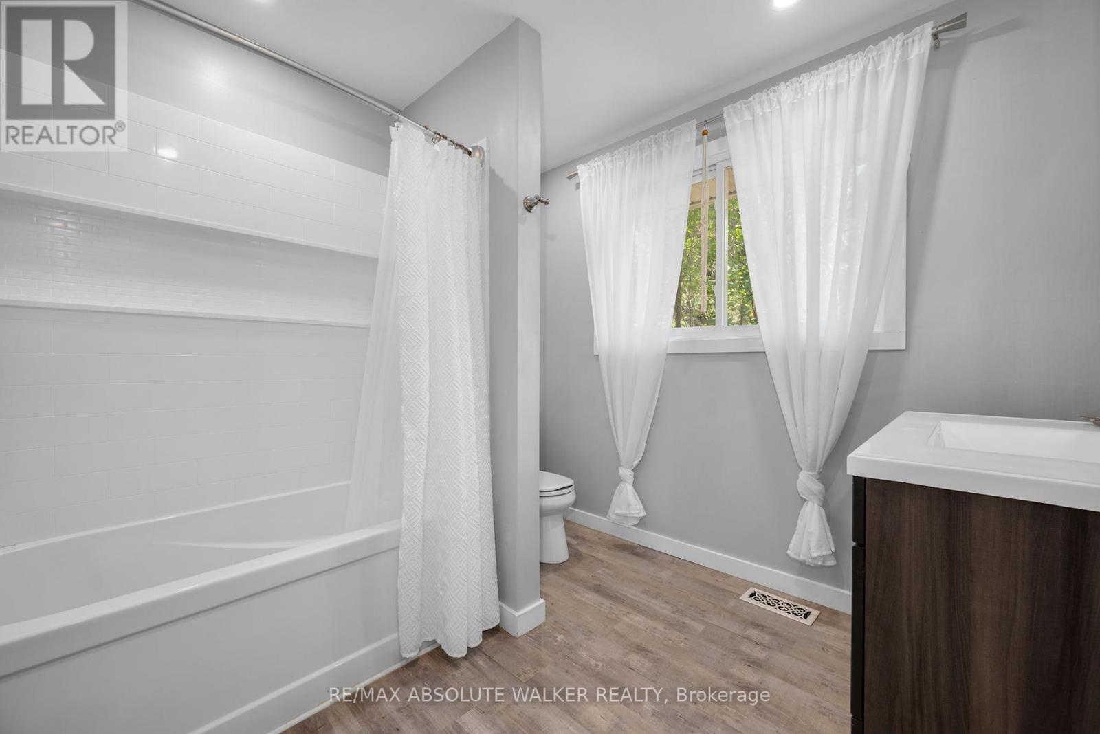 21 Trillium Crescent, Russell, Ontario  K4R 1B1 - Photo 24 - X12210902