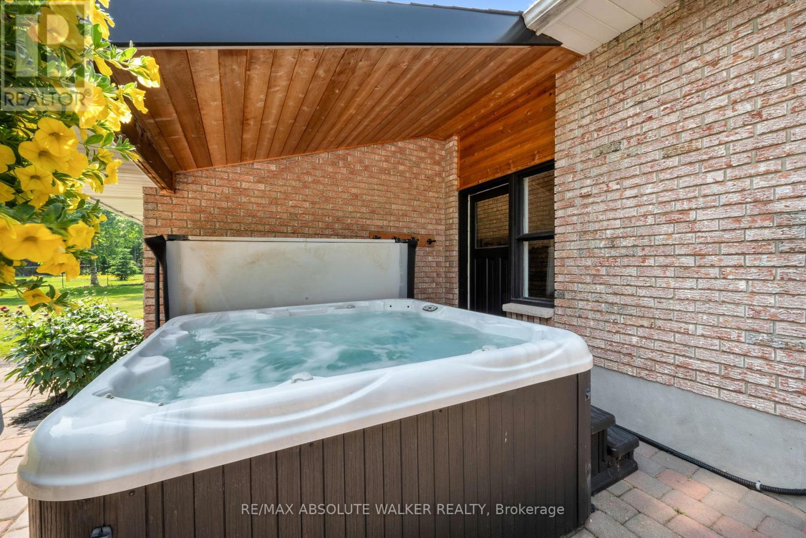 21 Trillium Crescent, Russell, Ontario  K4R 1B1 - Photo 35 - X12210902