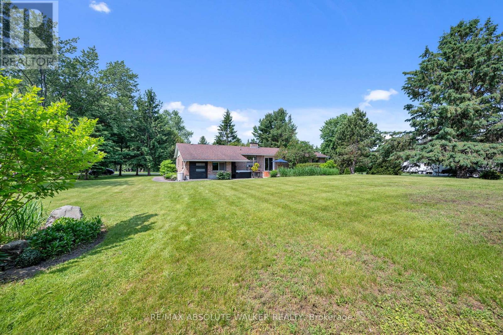 21 Trillium Crescent, Russell, Ontario  K4R 1B1 - Photo 40 - X12210902