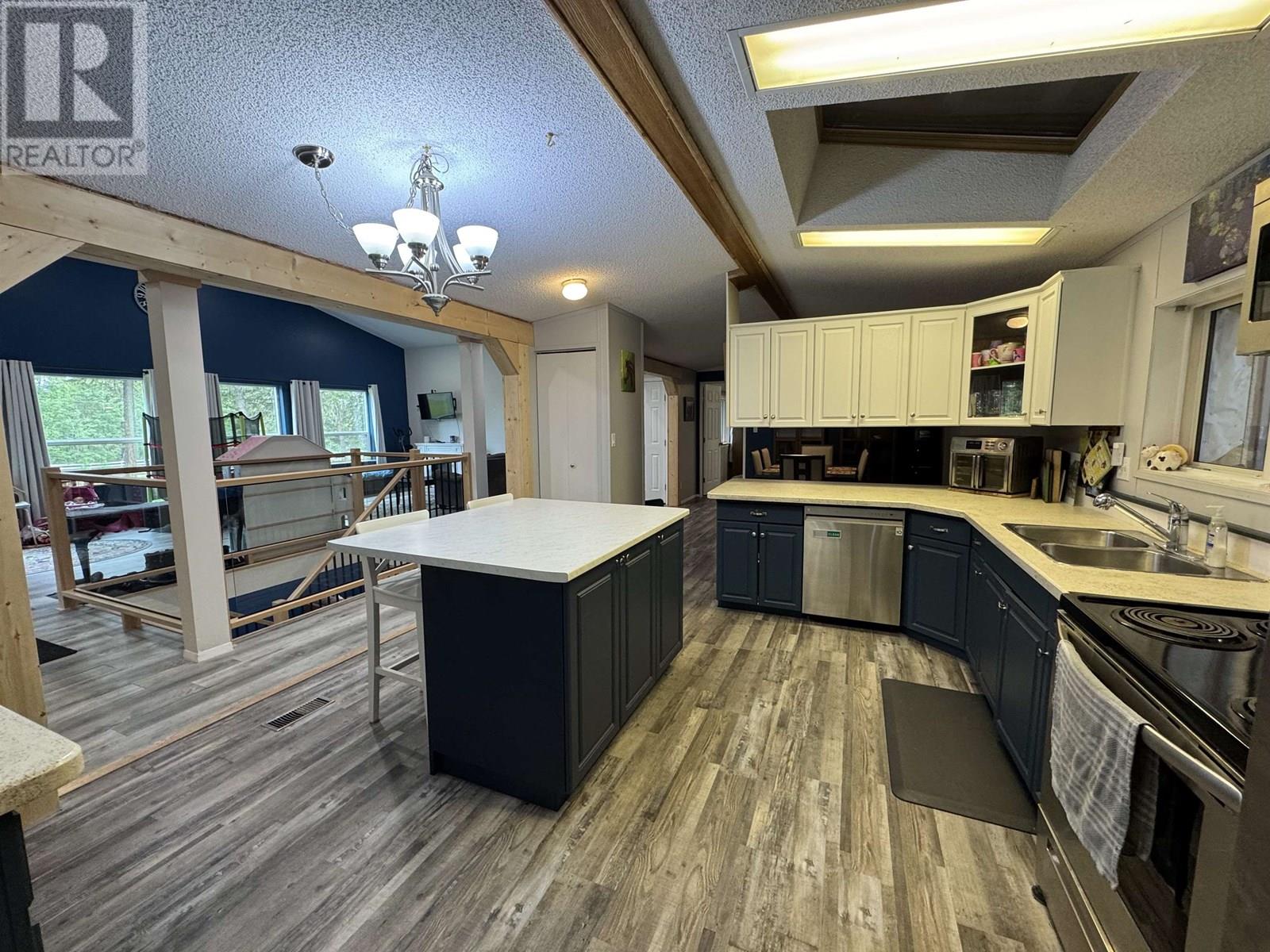 3078 Heinie Place, 150 Mile House, British Columbia  V0K 2G0 - Photo 8 - R3011176