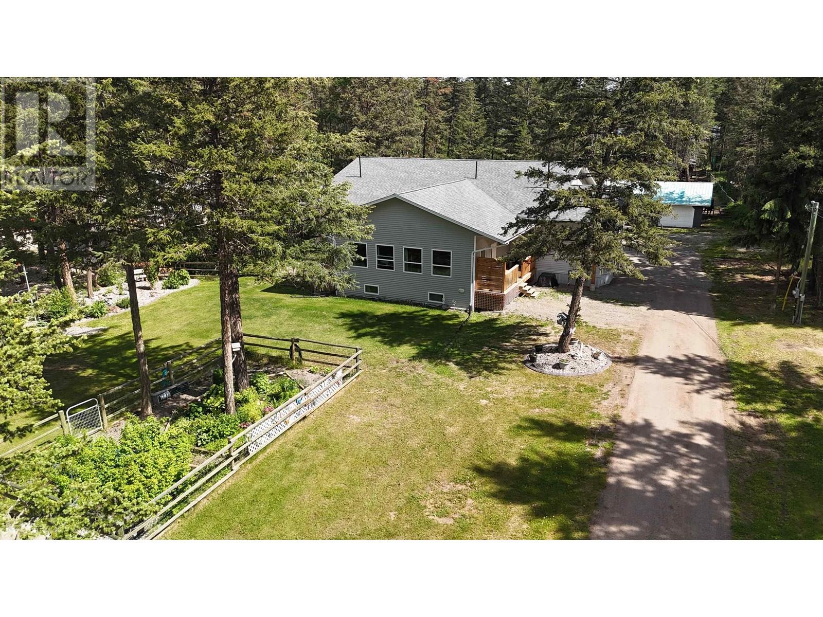 3078 Heinie Place, 150 Mile House, British Columbia  V0K 2G0 - Photo 2 - R3011176
