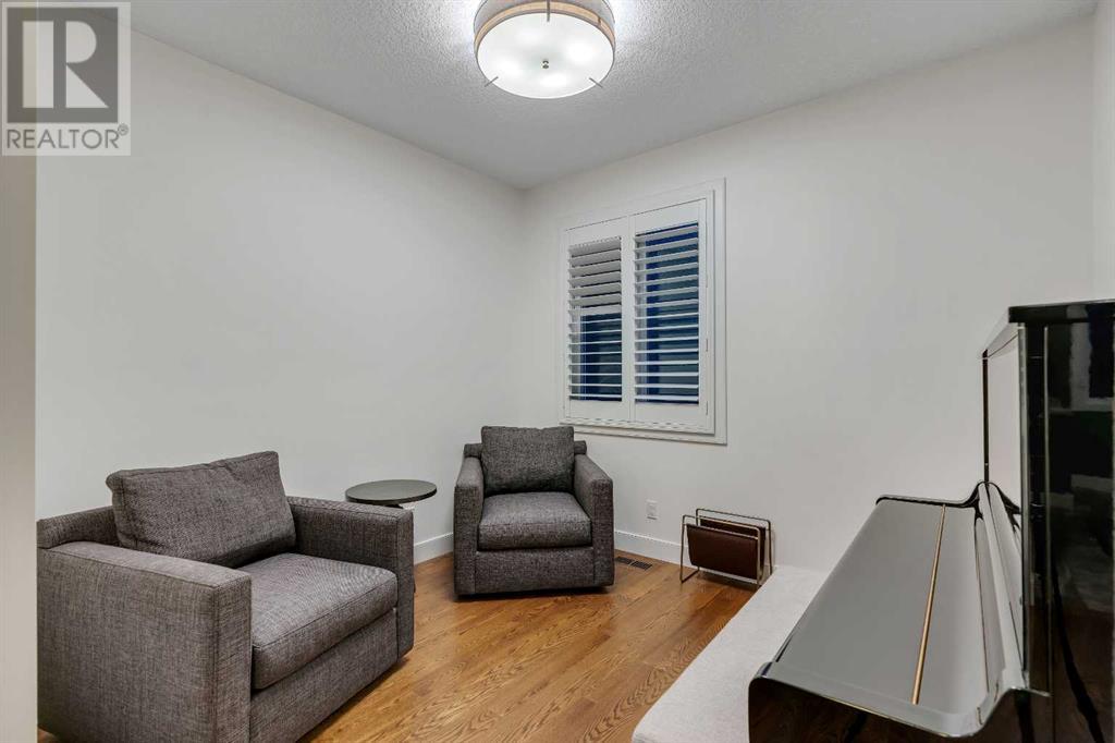 Property at 214 Mahogany Bay SE image 3