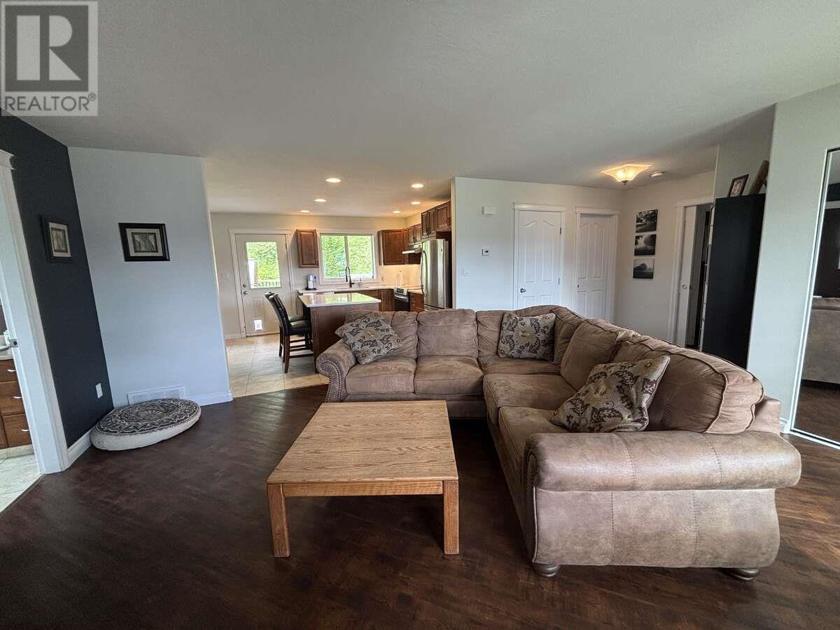 211 Nickel Ridge Avenue, Quesnel, British Columbia  V2J 6P6 - Photo 3 - R3013809