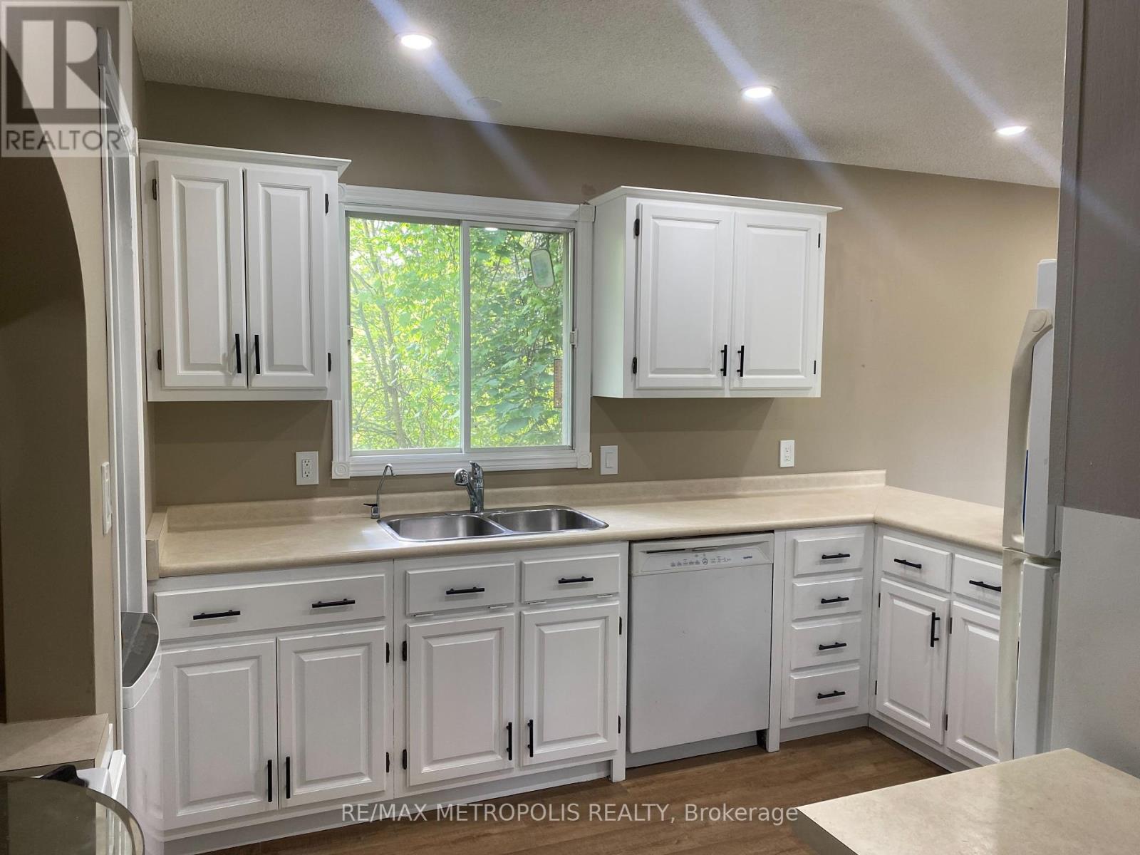 105 Fitch Street, Welland, Ontario  L3C 4V3 - Photo 10 - X12210722
