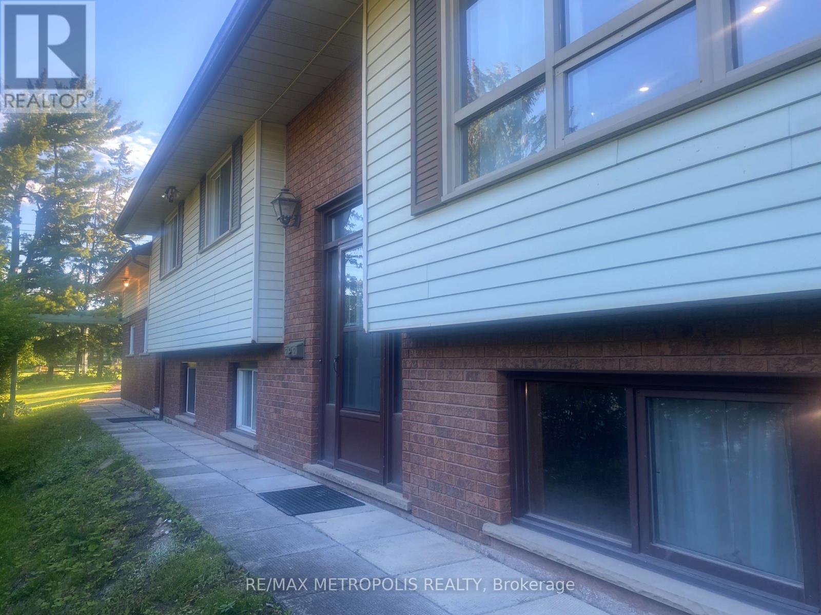105 Fitch Street, Welland, Ontario  L3C 4V3 - Photo 3 - X12210722