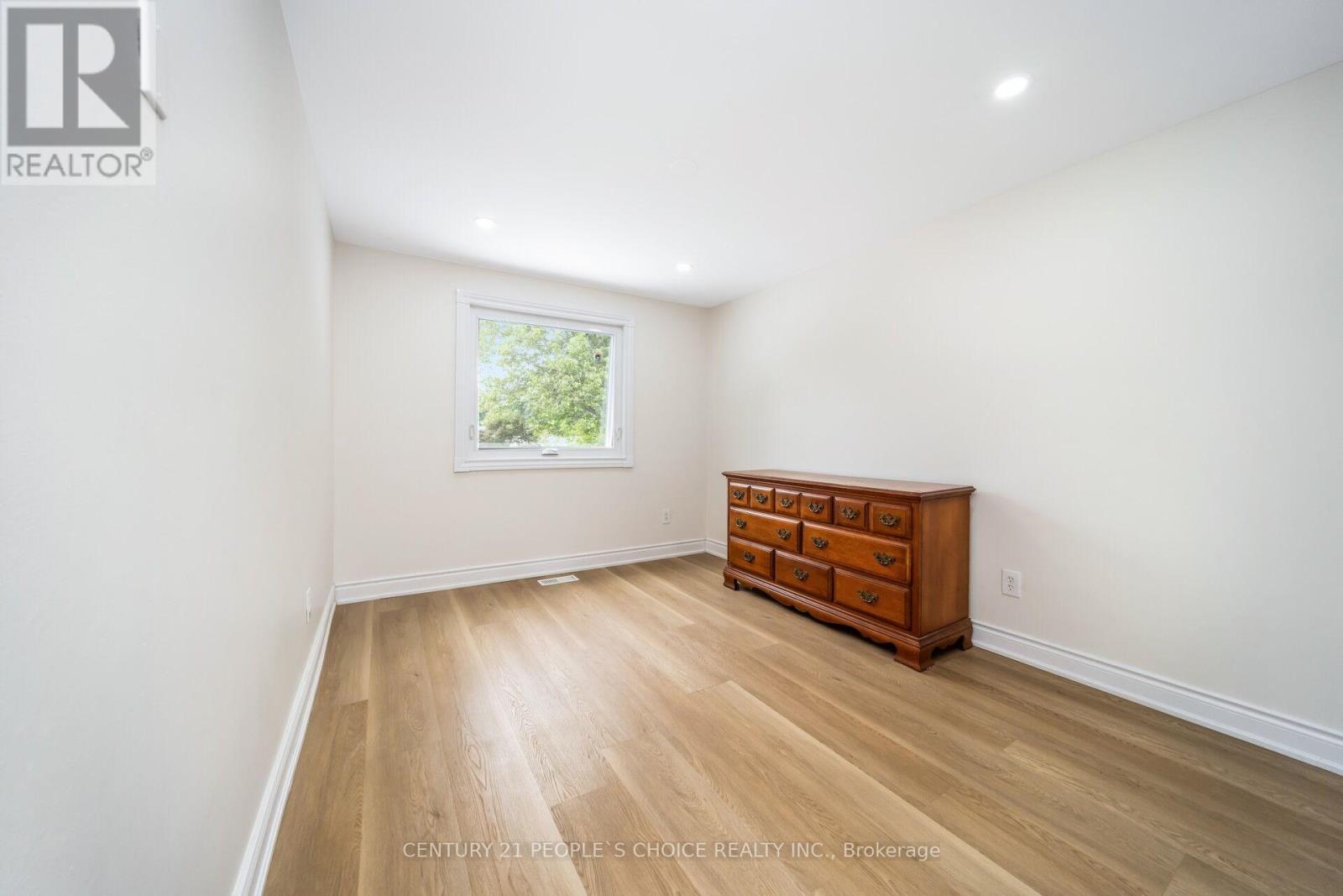 106 Queensdale Crescent, Guelph (Willow West/sugarbush/west Acres), Ontario  N1H 6W3 - Photo 33 - X12210724