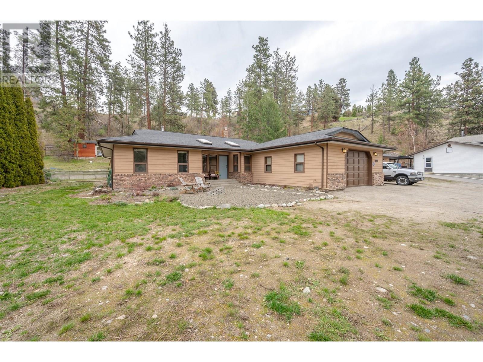 8015 Victoria Road S, Summerland, British Columbia