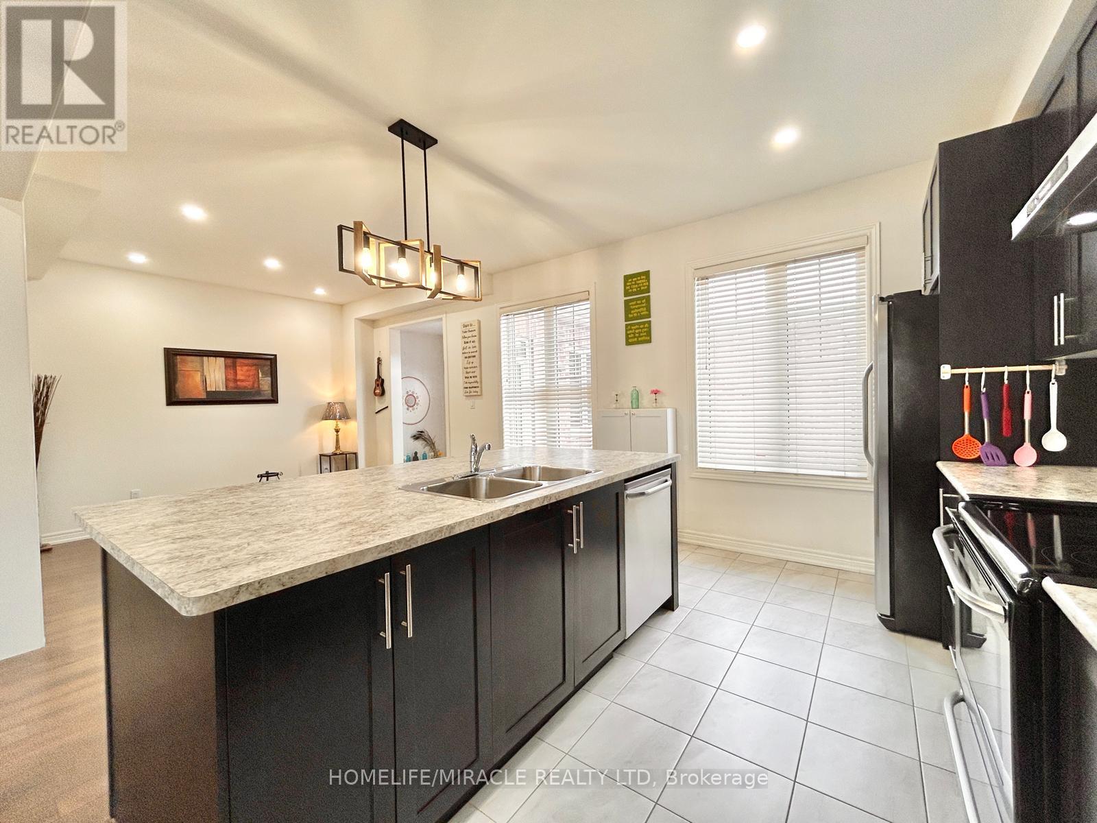 149 Remembrance Road, Brampton, Ontario  L7A 3Y2 - Photo 12 - W12100497