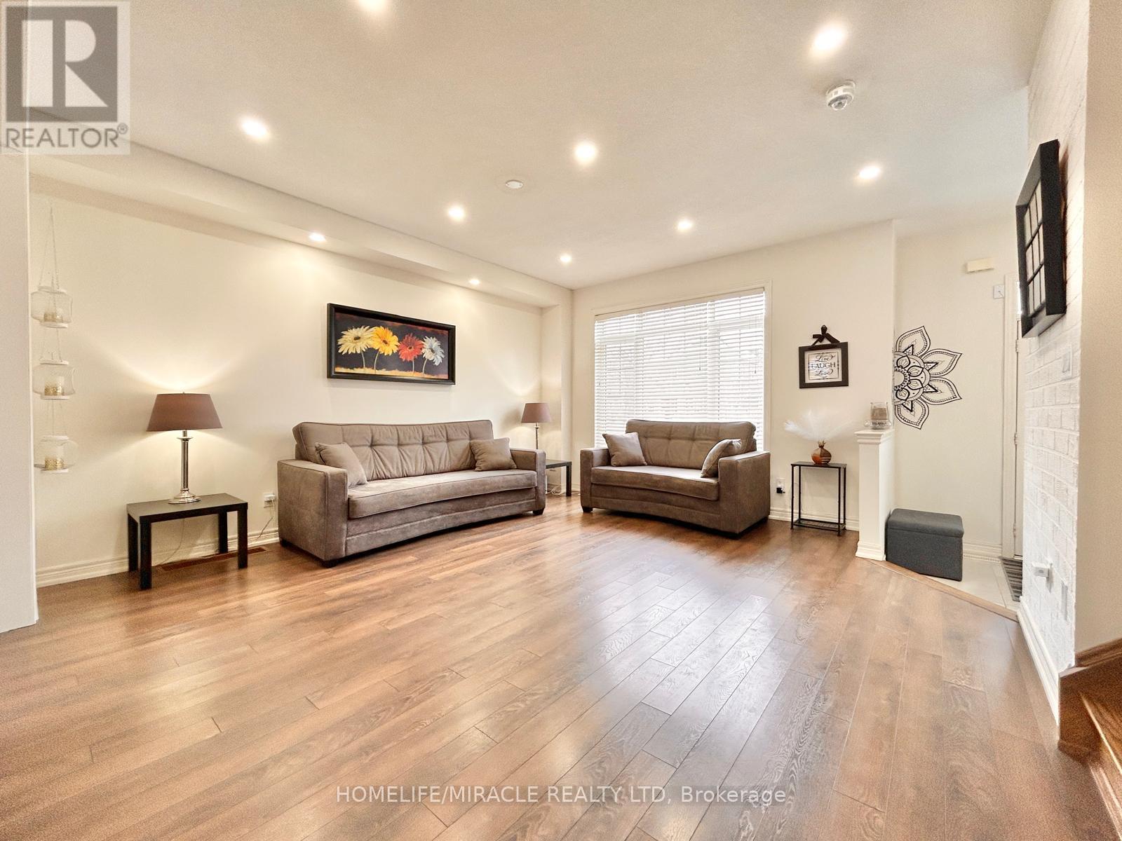 149 Remembrance Road, Brampton, Ontario  L7A 3Y2 - Photo 4 - W12100497