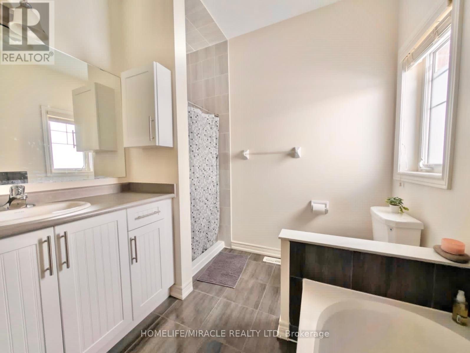 149 Remembrance Road, Brampton, Ontario  L7A 3Y2 - Photo 39 - W12100497