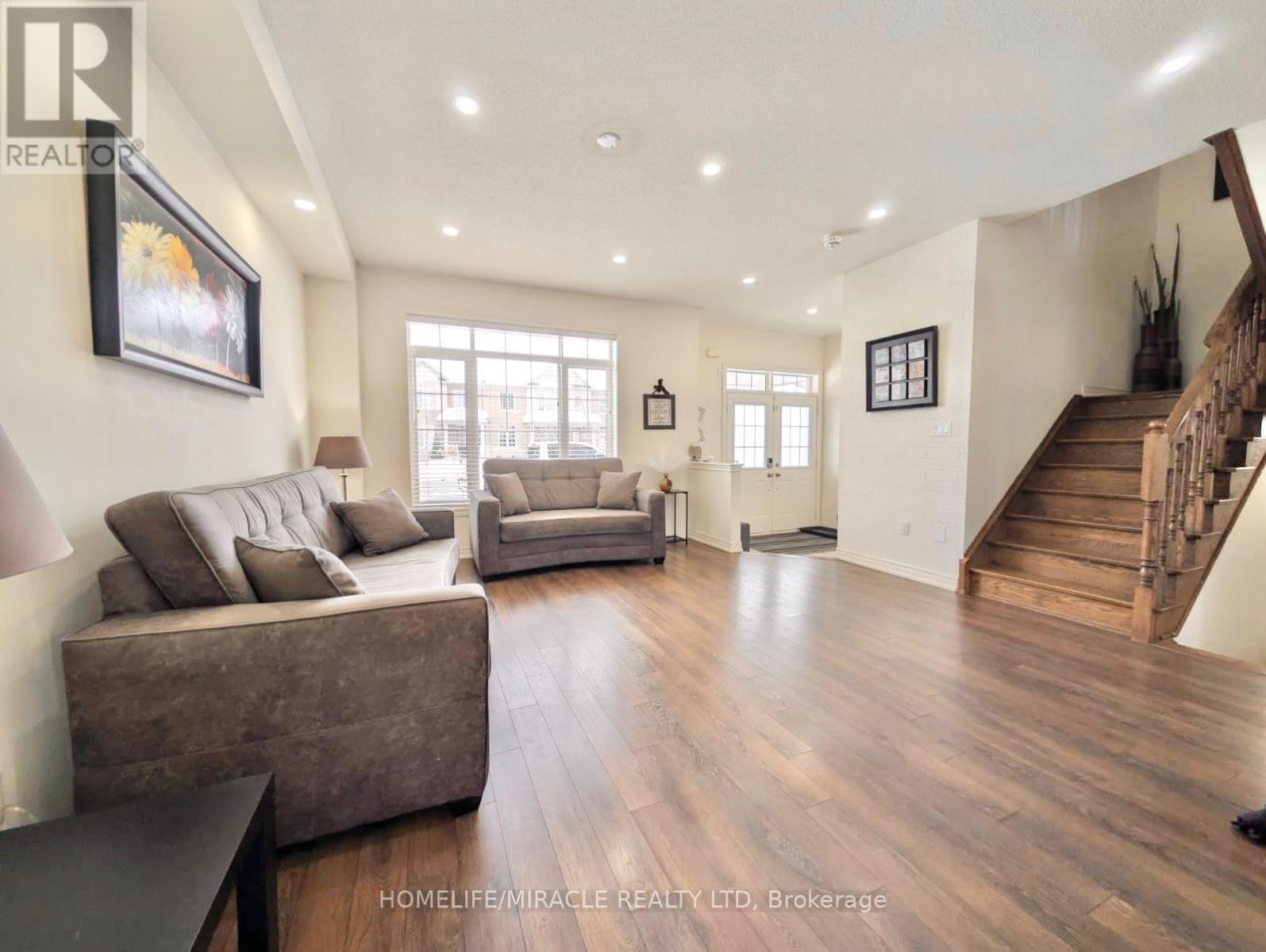 149 Remembrance Road, Brampton, Ontario  L7A 3Y2 - Photo 5 - W12100497