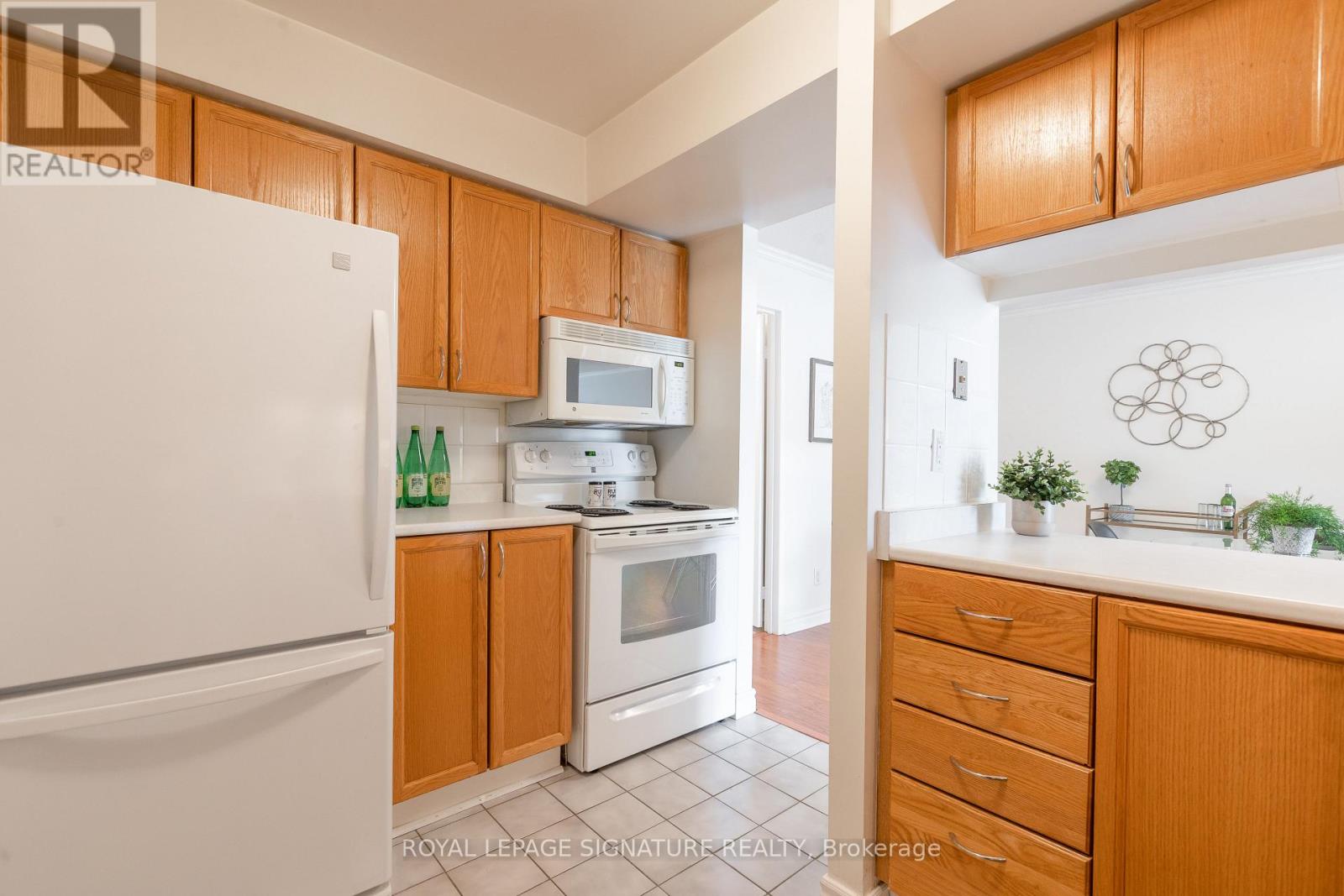 206 - 356 Mcrae Drive, Toronto (Leaside), Ontario  M4G 4G4 - Photo 9 - C12210370