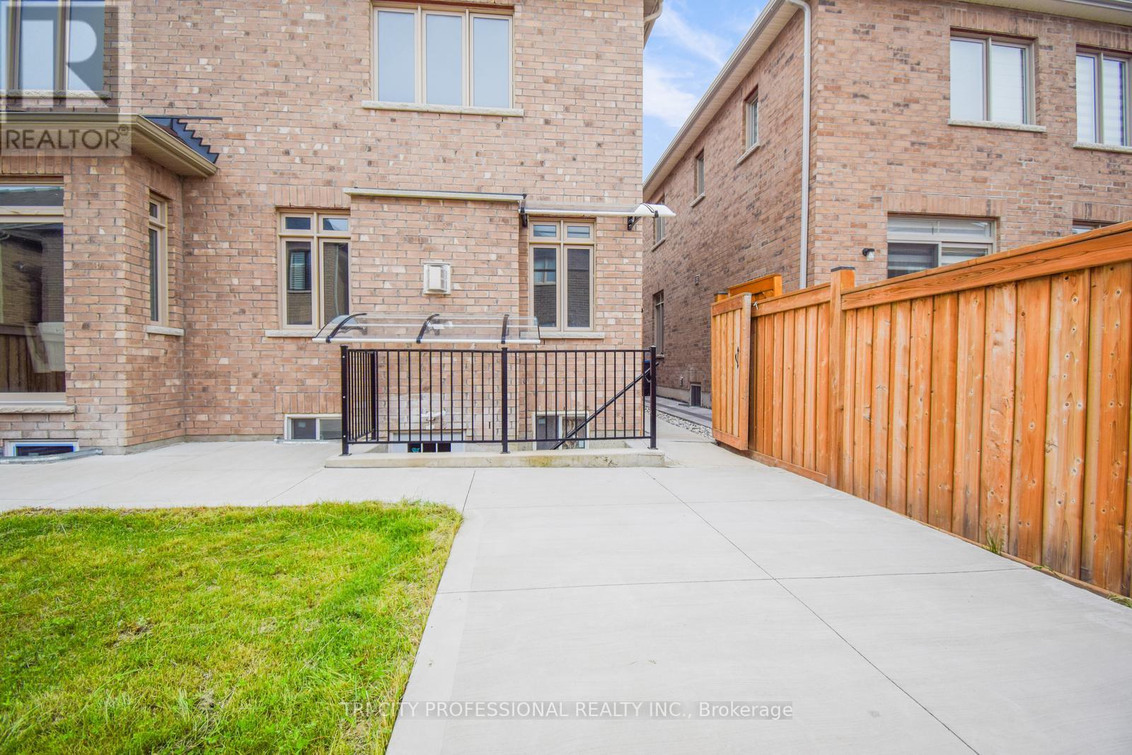 40 Wheatberry Crescent, Brampton (Sandringham-Wellington North), Ontario  L6R 4A1 - Photo 37 - W12207589