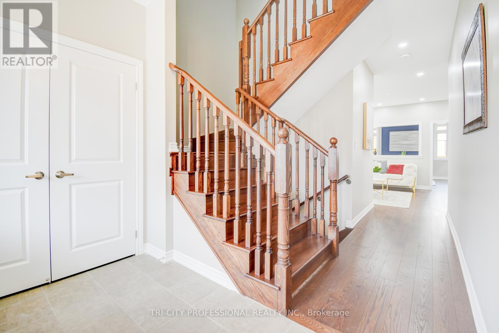 40 Wheatberry Crescent, Brampton (Sandringham-Wellington North), Ontario  L6R 4A1 - Photo 6 - W12207589