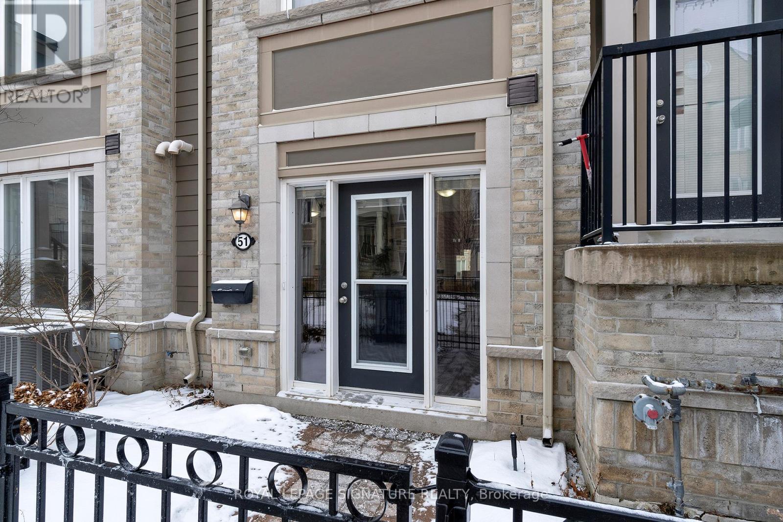 51 - 2891 Rio Court, Mississauga, Ontario  L5M 0S3 - Photo 3 - W12210449